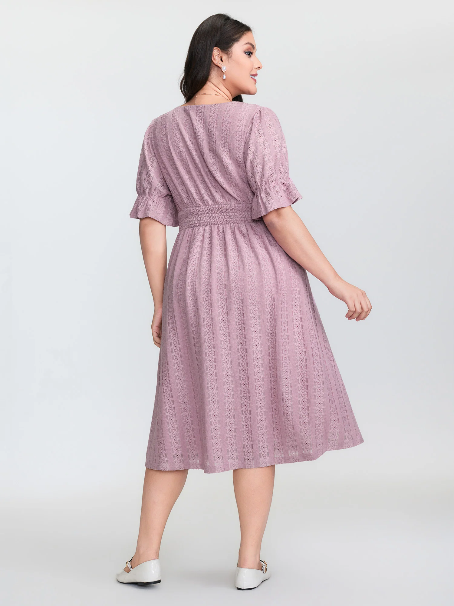 Textured Shirred Waist Cut-Out Midi Dress - Image 4