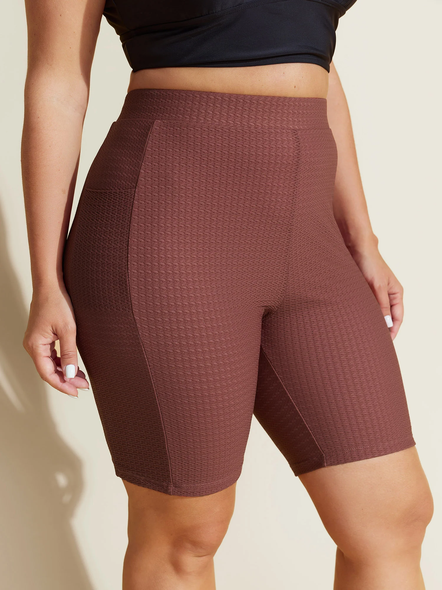 Textured Side Pockets Sculpting Swim Shorts - Image 17