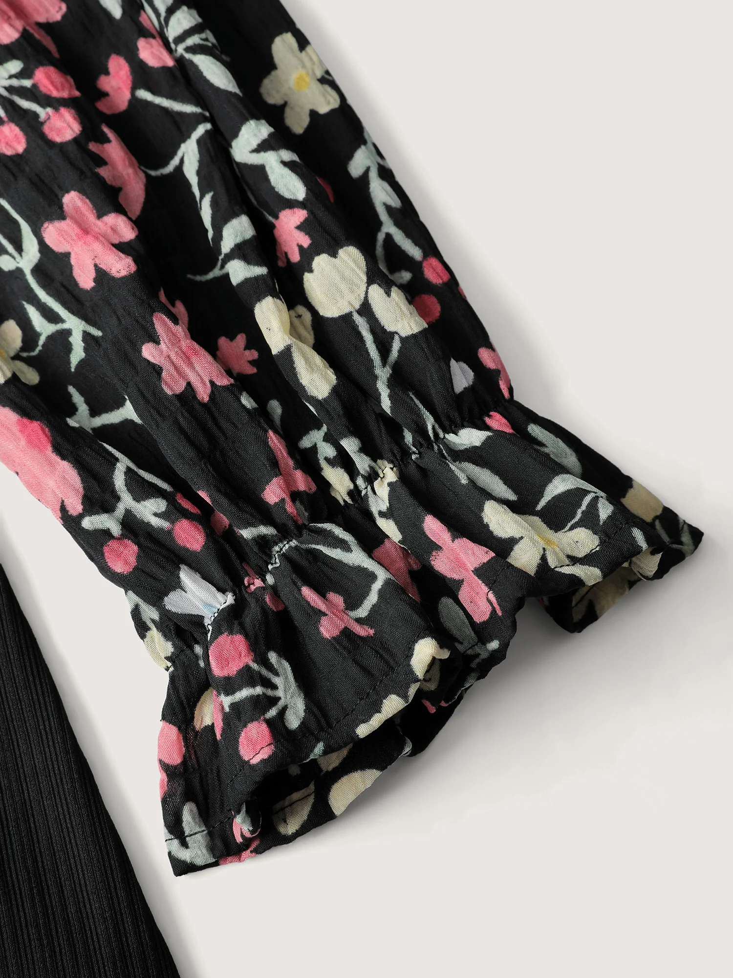 Textured Spliced Floral Sleeves Top - Image 6