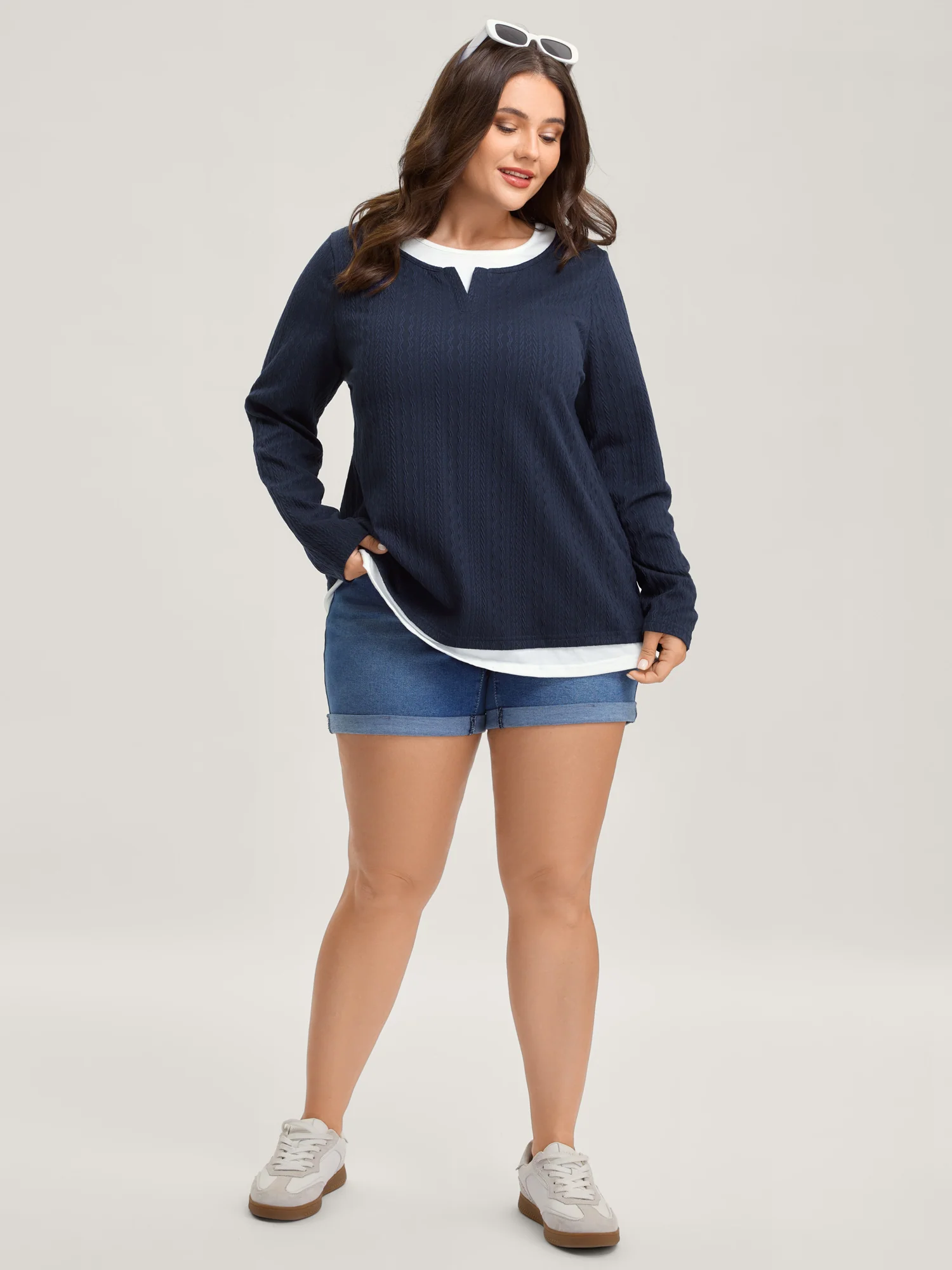 Textured Spliced Round Neck Solid T-Shirt - Image 3