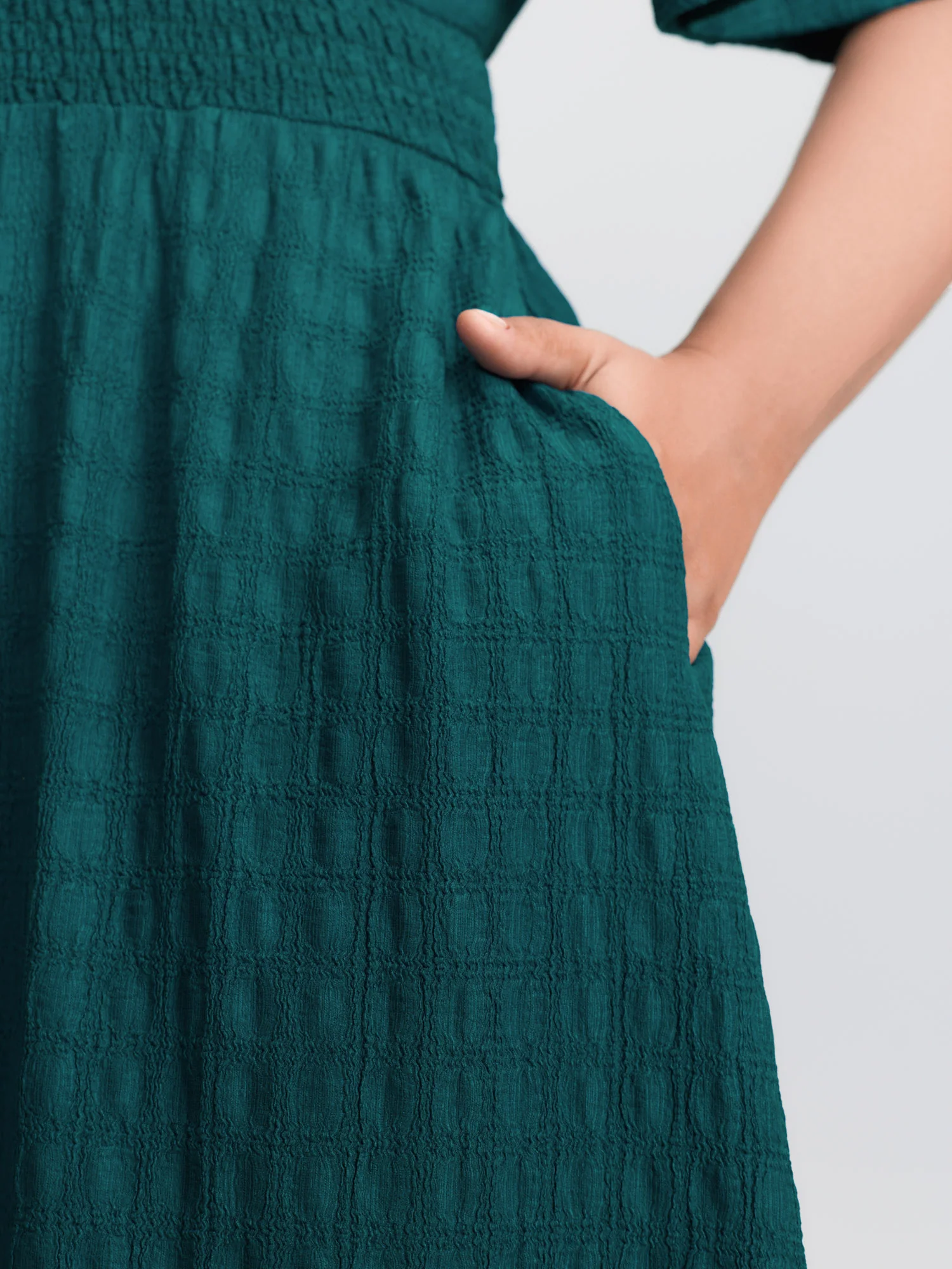 Textured V-Neck Shirred Waist Midi Dress - Image 4