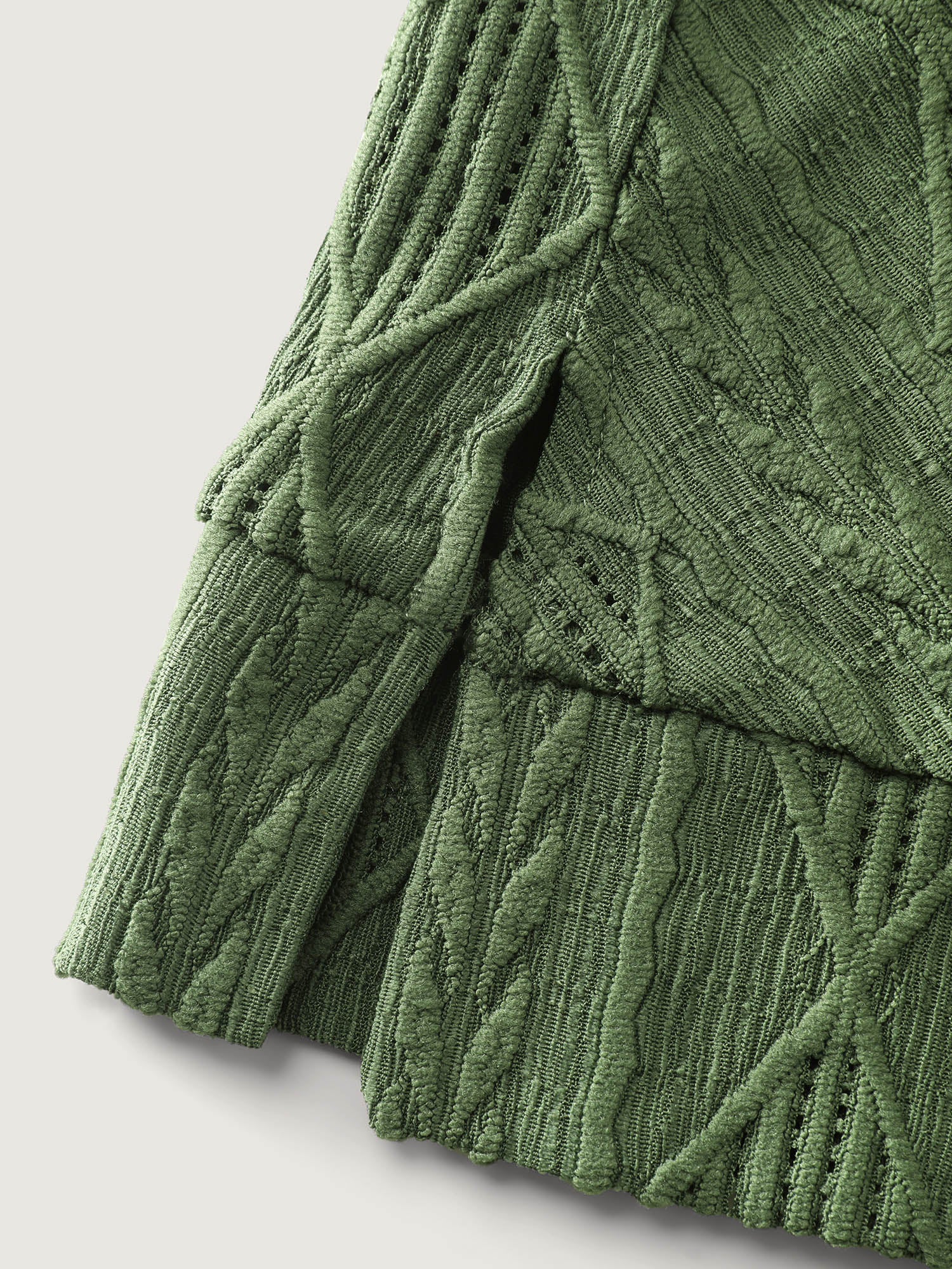 Textured V-Neck Stretchy Hem T-Shirt - Image 8