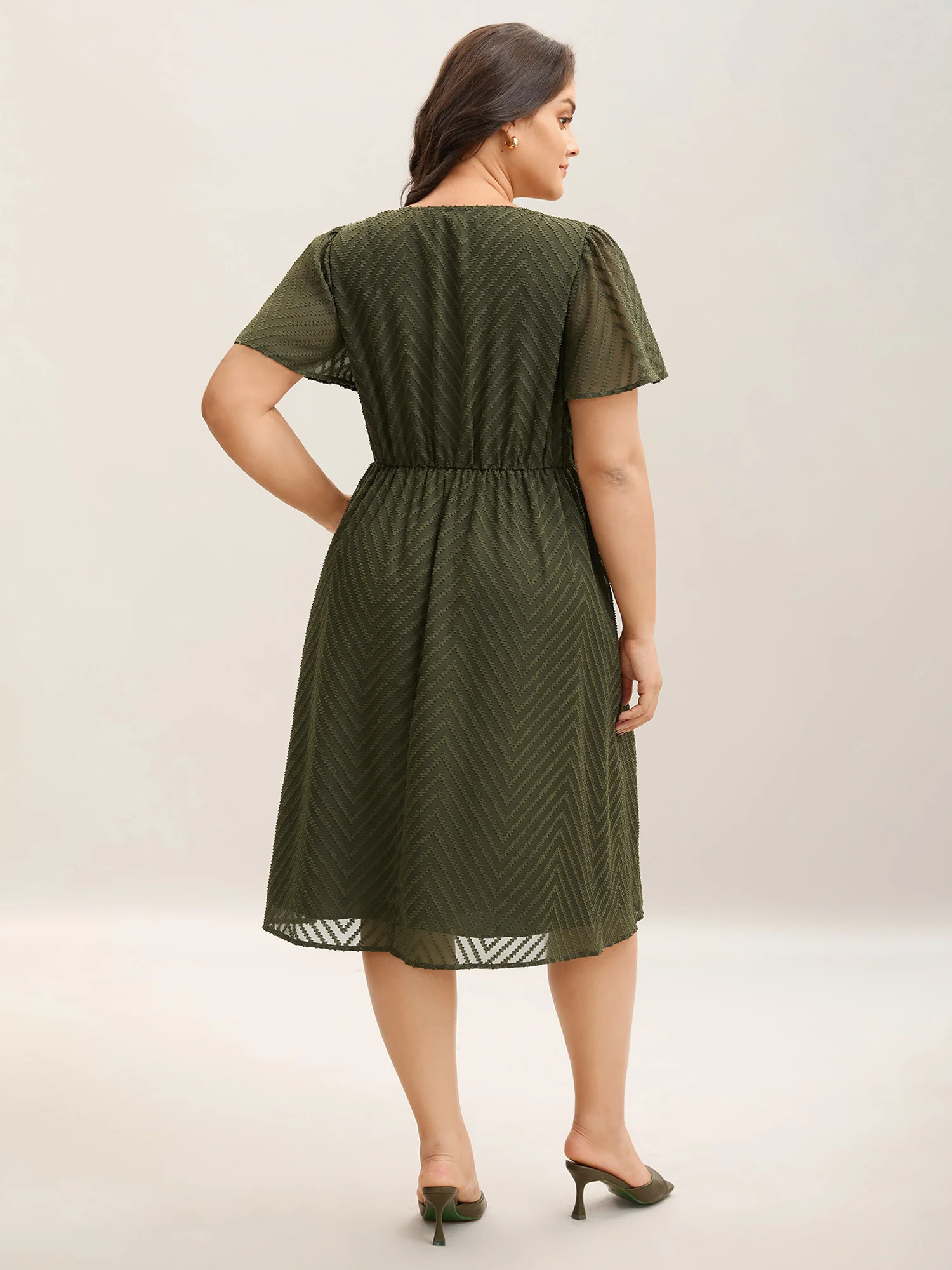 Textured Woven-Like Cinched-Waist Midi Dress - Image 4