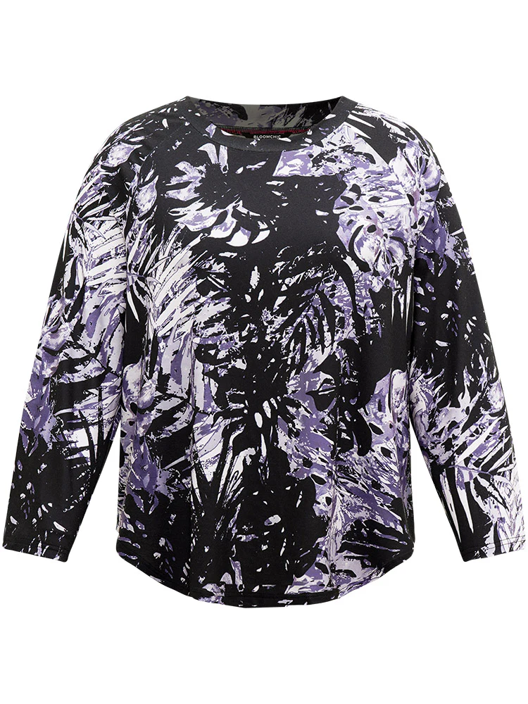 Tie Dye Curved Hem T-shirt - Image 7