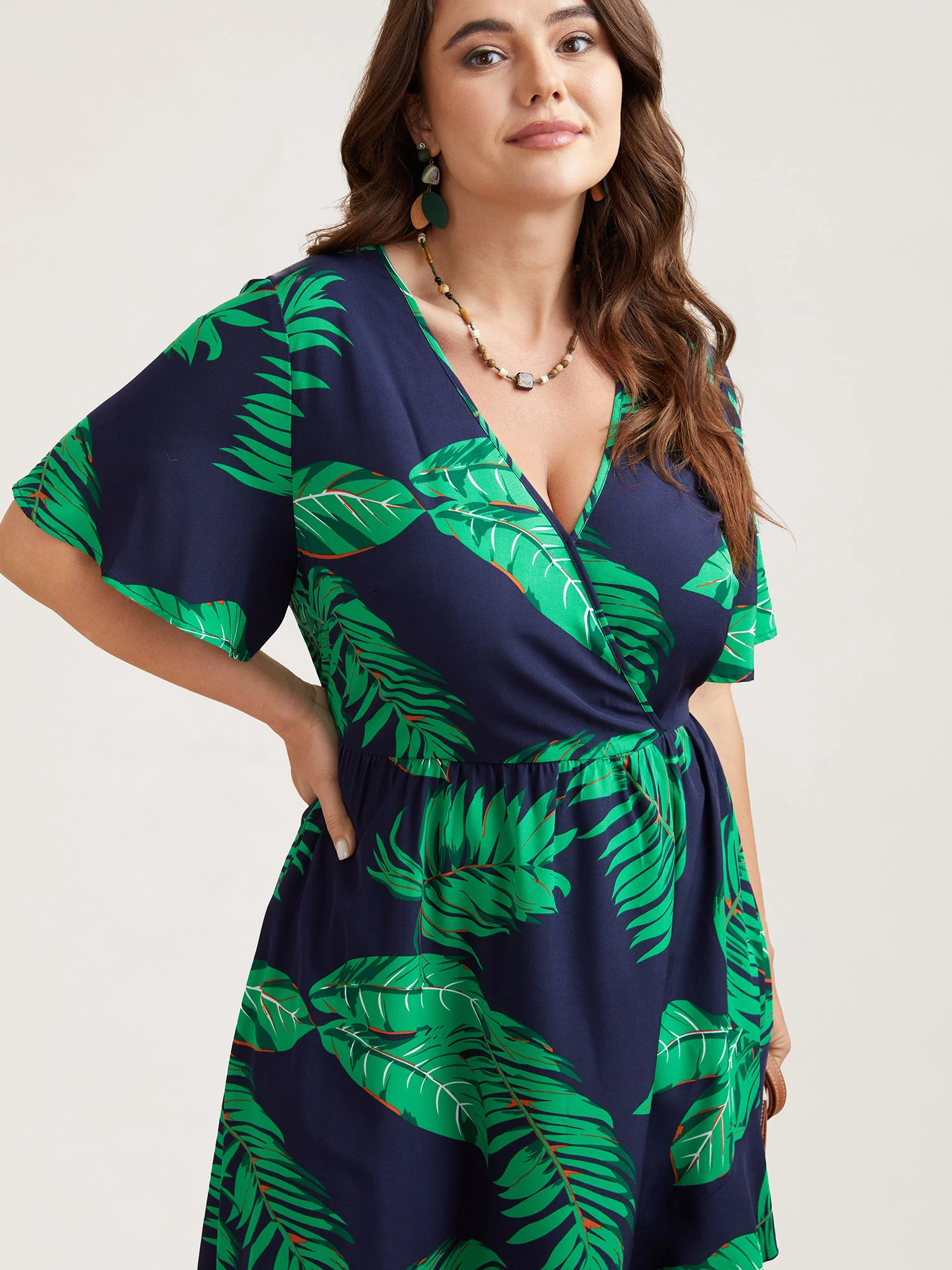 Tropical Leaf Print Surplice Neck Midi Dress - Image 3
