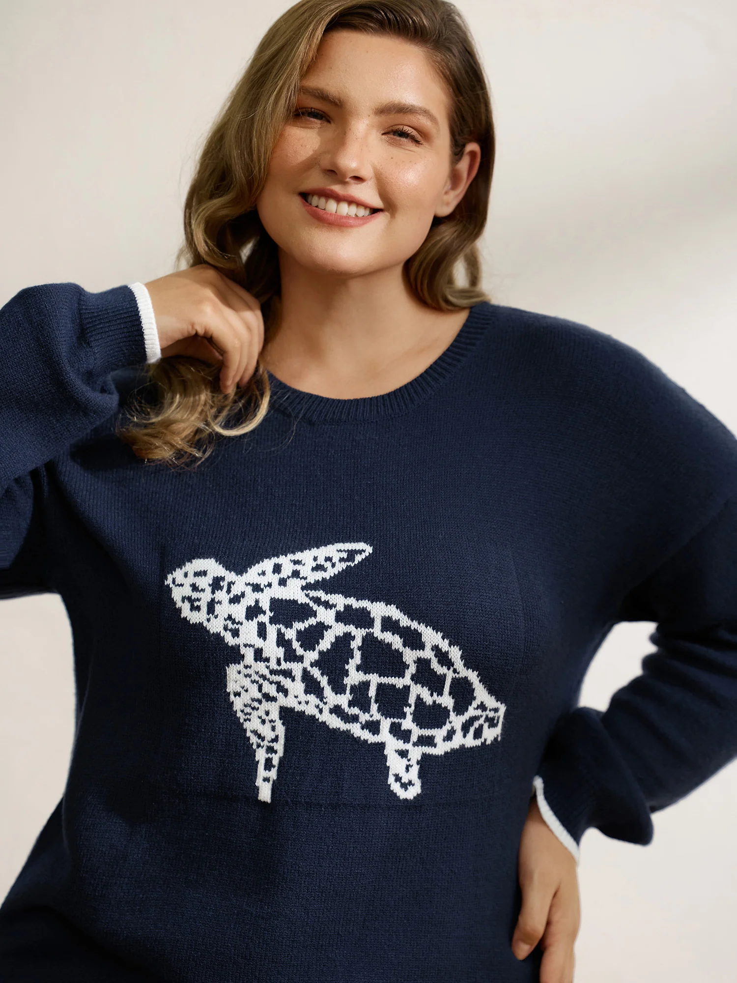 Supersoft Turtle Motif Slit Contrast Edge Pullover - Image 2