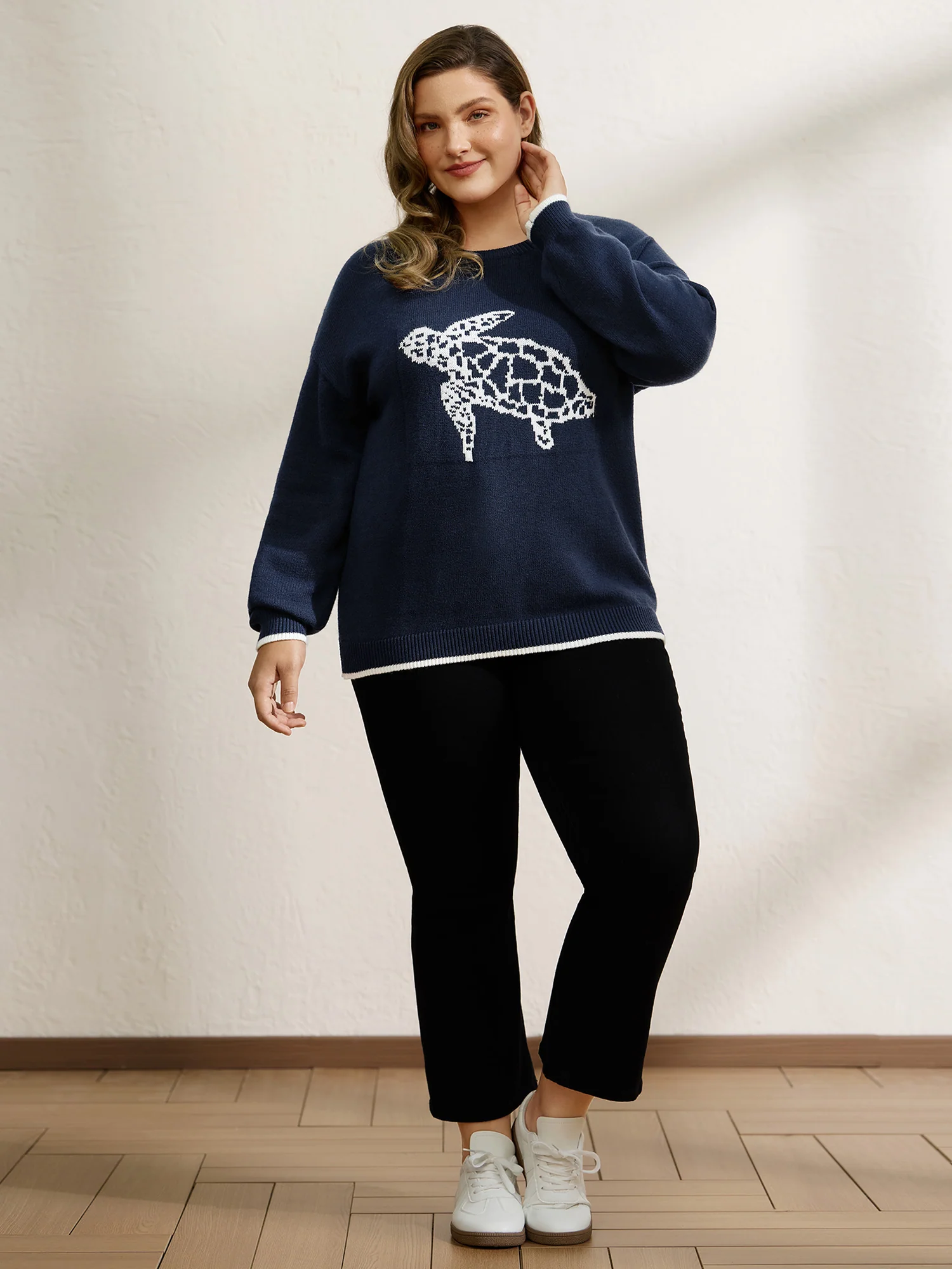 Supersoft Turtle Motif Slit Contrast Edge Pullover - Image 3