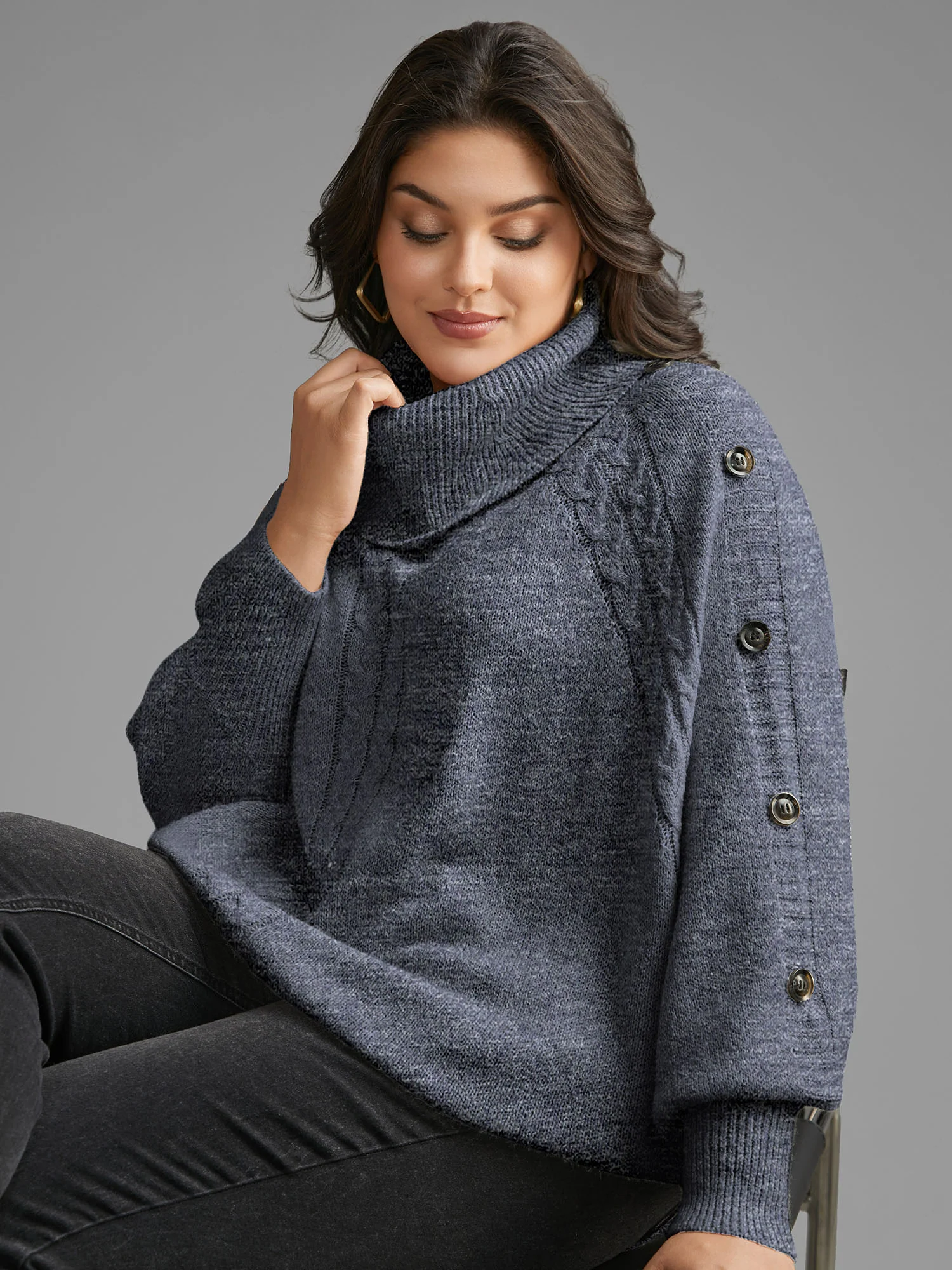 Turtleneck Cable Knit Asymmetrical Hem Pullover - Image 12