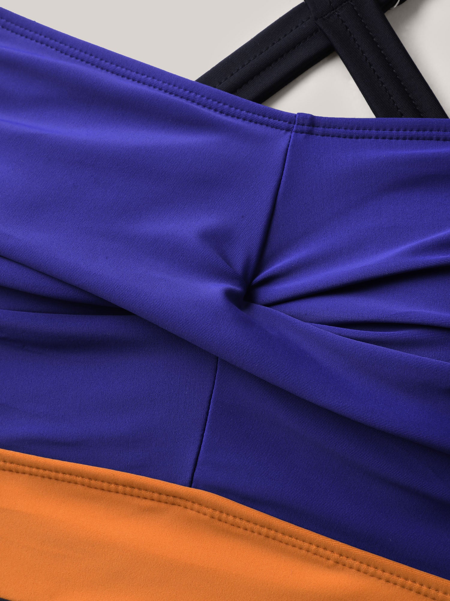 Twisted Front Color Contrast One-Piece Swimsuit - Image 6