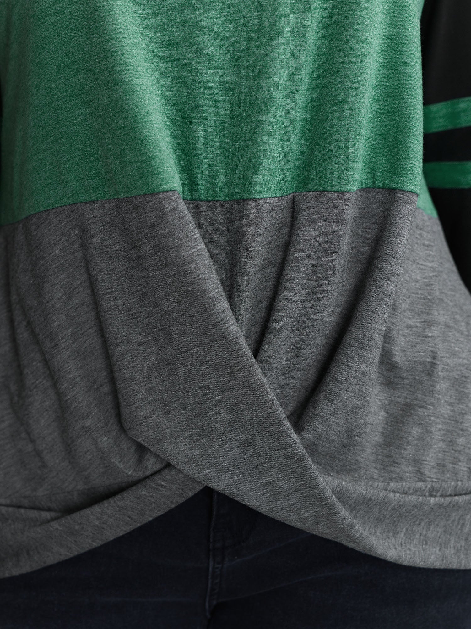 Twisted Hem Colorblock Heather T-Shirt - Image 4