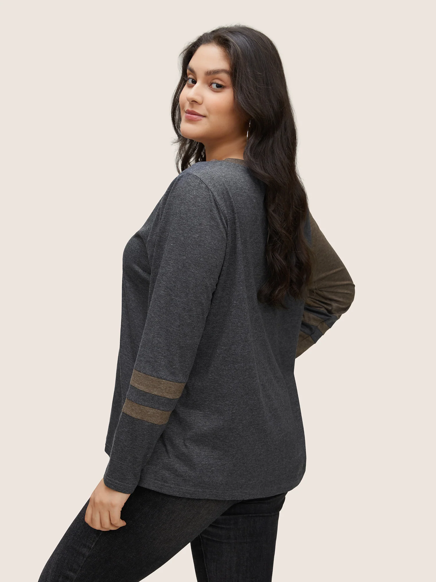Two Tone Contrast Round Neck T-shirt - Image 2