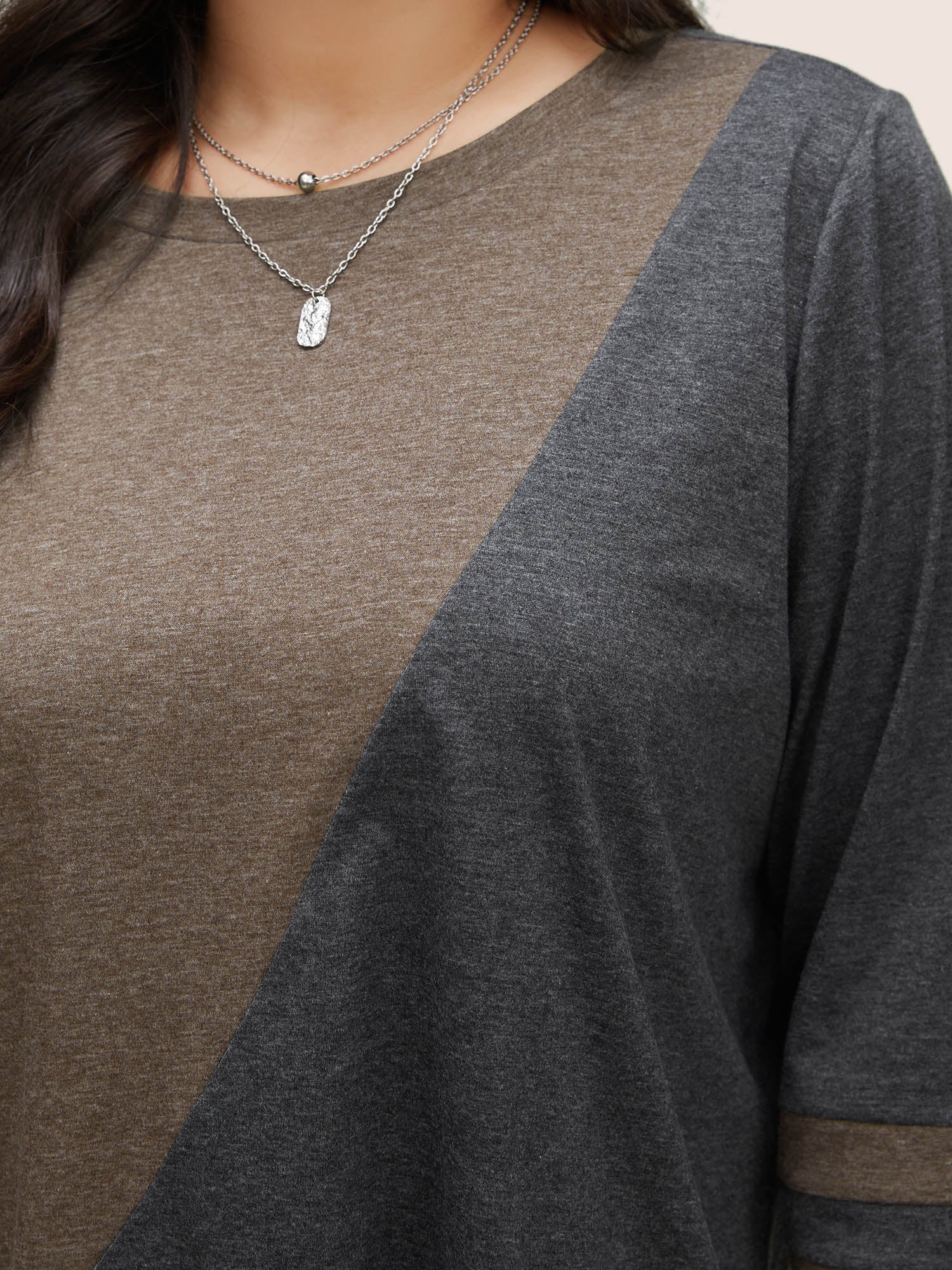 Two Tone Contrast Round Neck T-shirt - Image 4