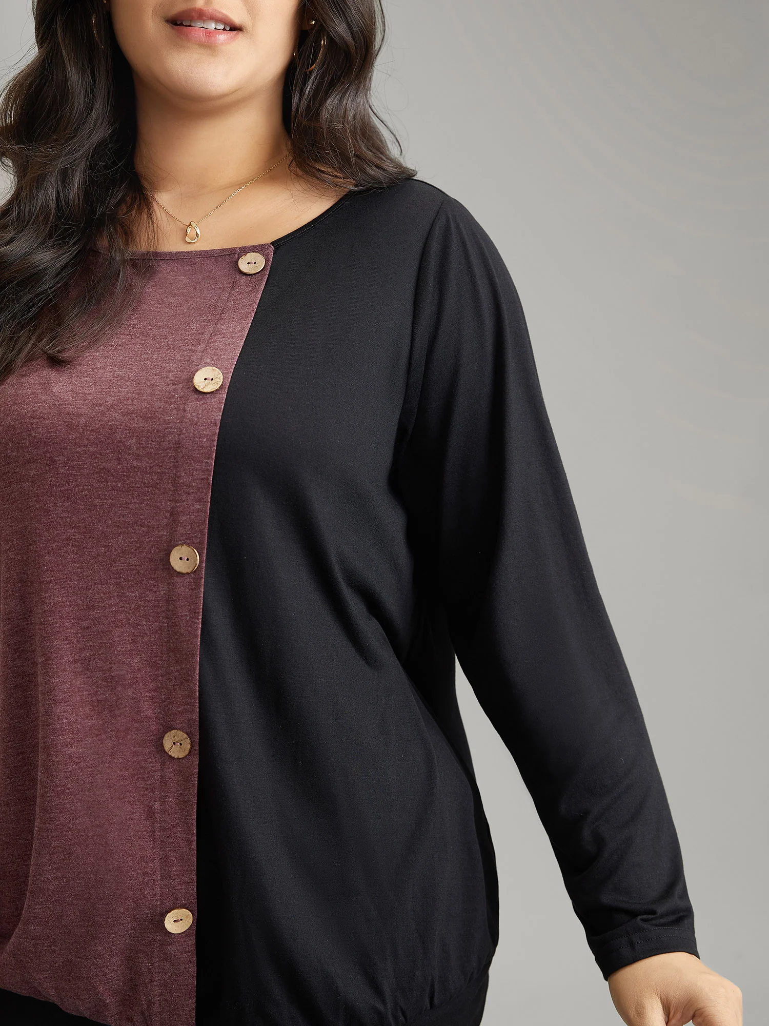 Two Tone Round Neck Button Detail T-shirt - Image 5