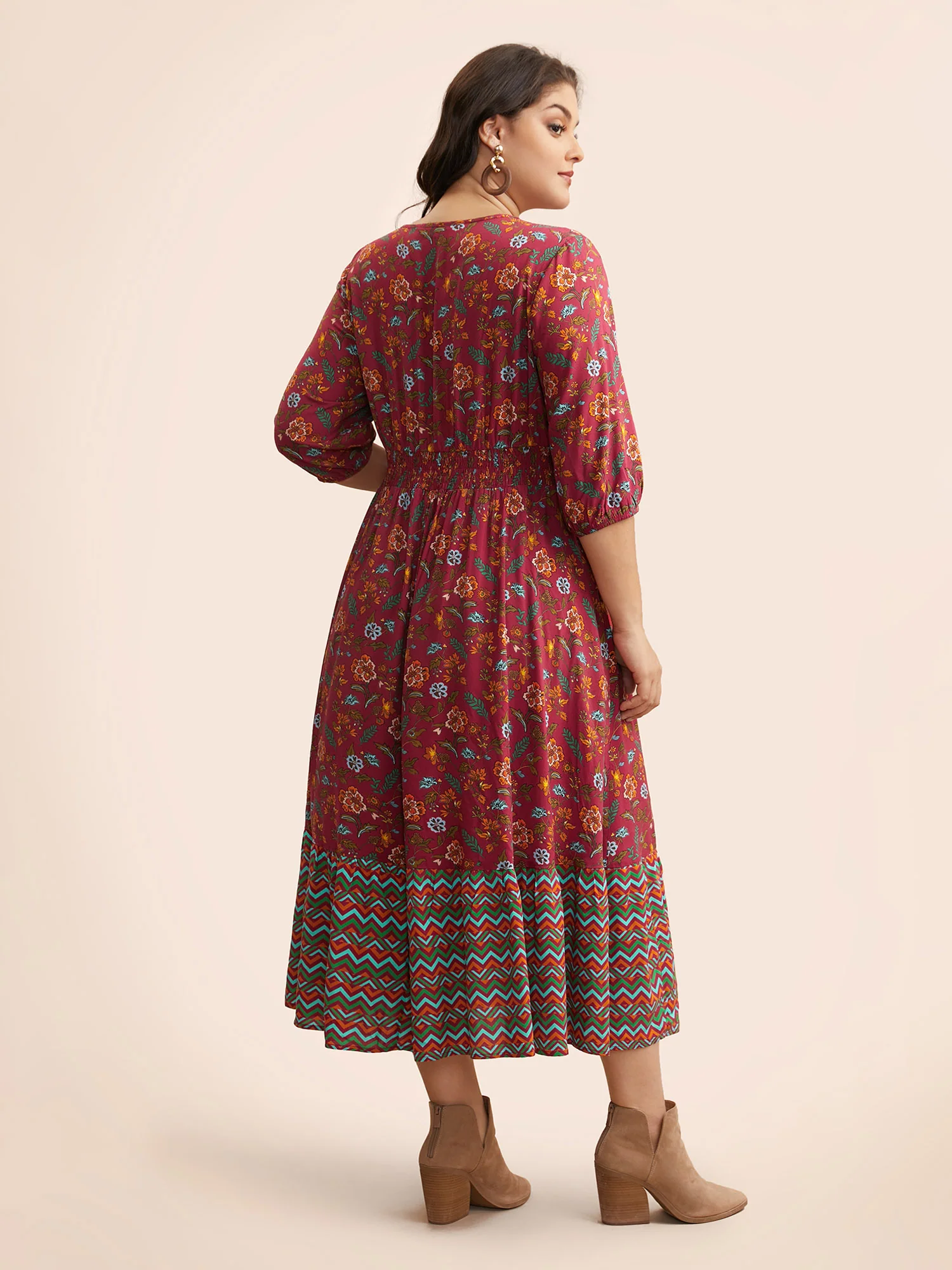 V Neck Bandana Print Shirred Dress - Image 3