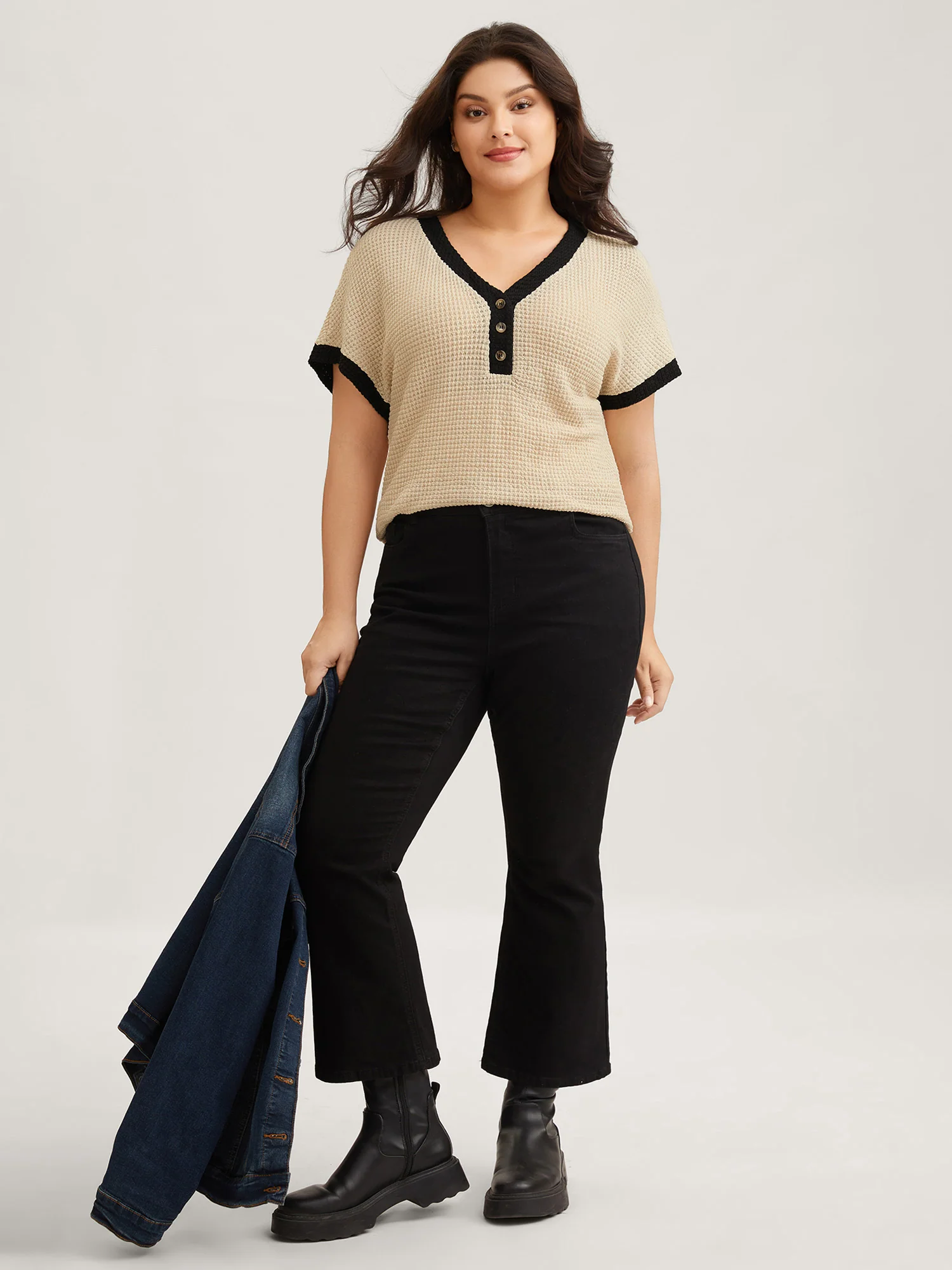 V Neck Contrast Button Detail Knit T-shirt - Image 2