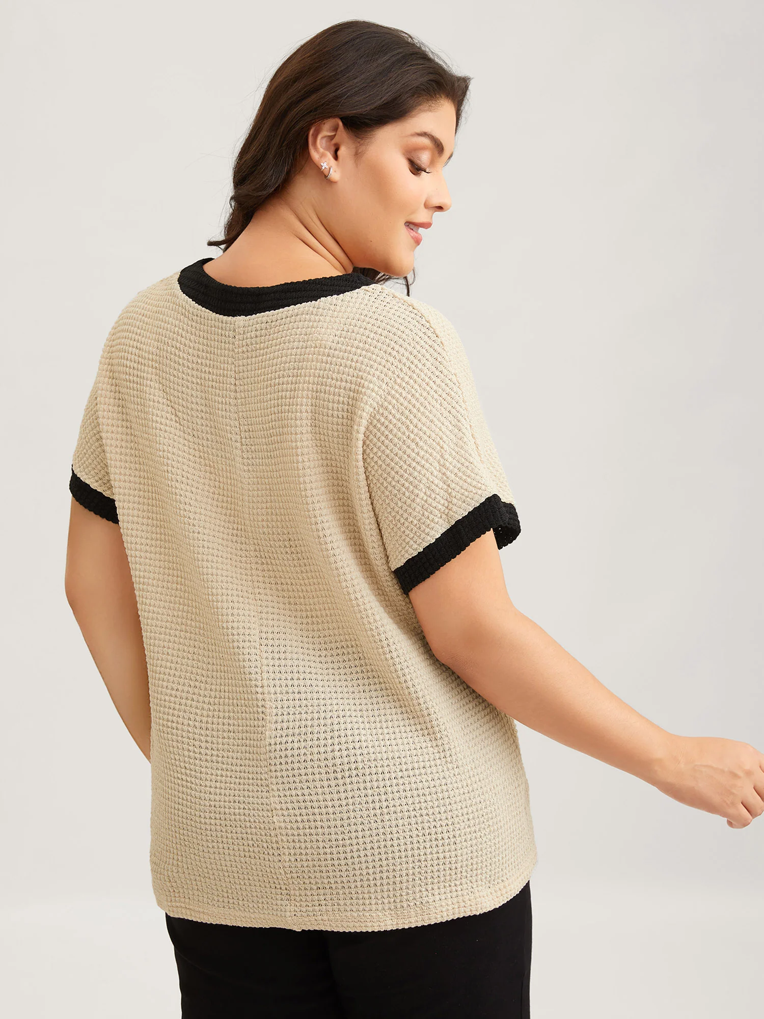 V Neck Contrast Button Detail Knit T-shirt - Image 3