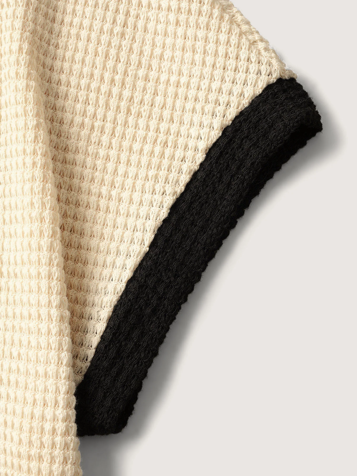 V Neck Contrast Button Detail Knit T-shirt - Image 7