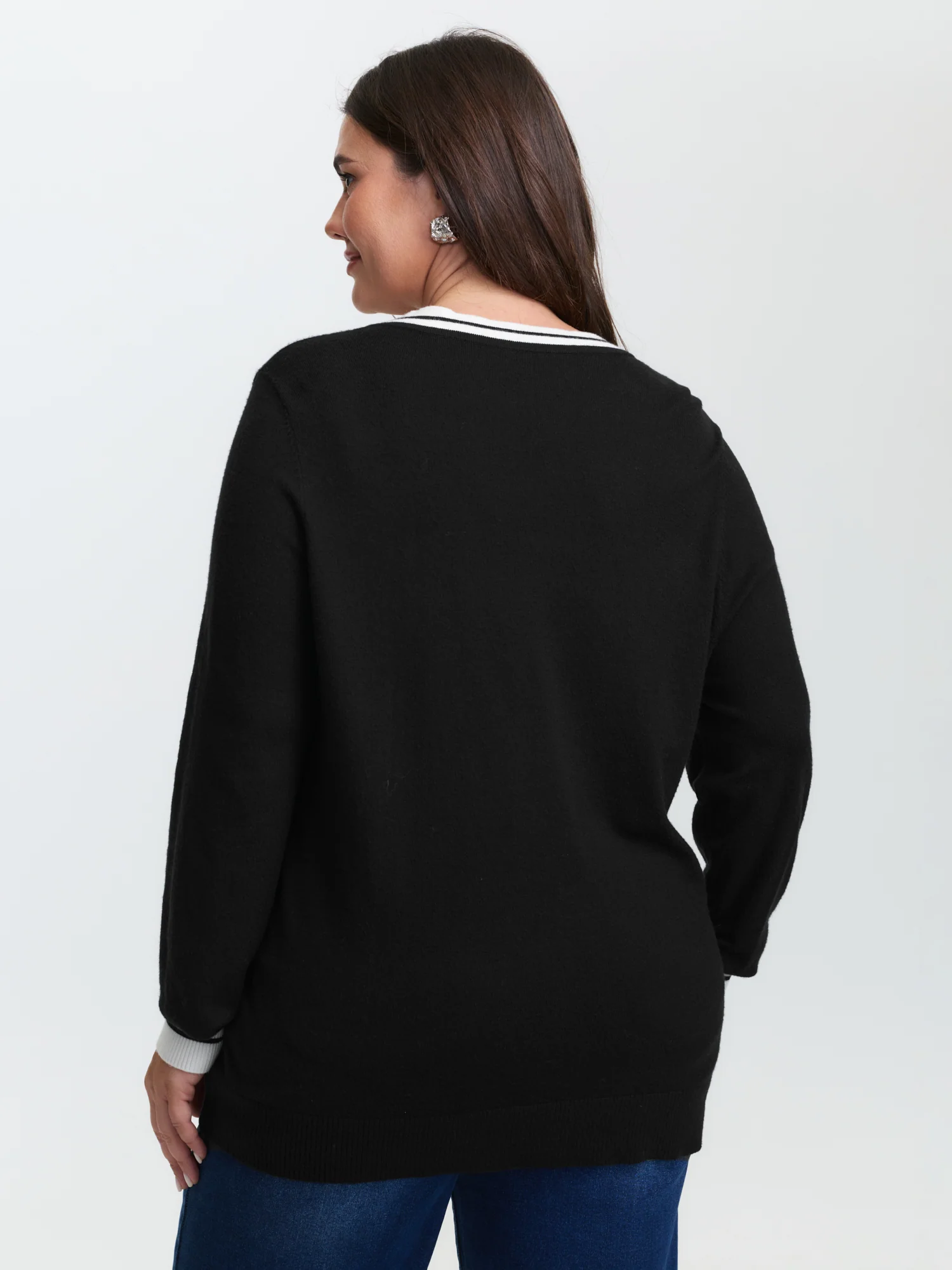 V-Neck Contrast Long Sleeve Pullover - Image 4
