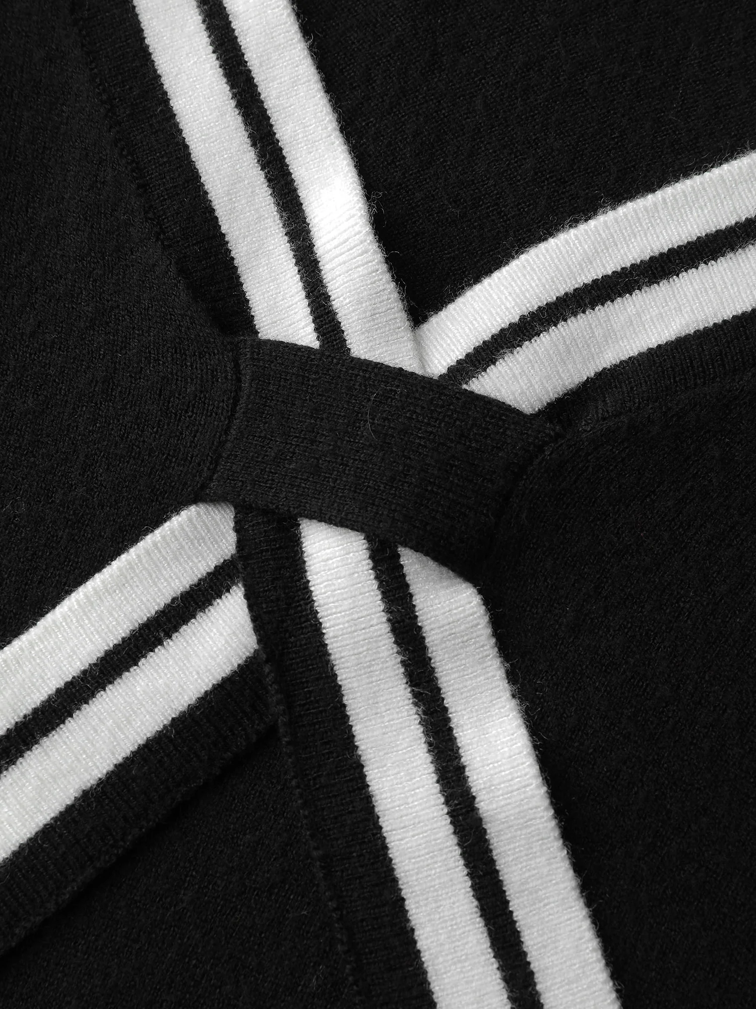 V-Neck Contrast Long Sleeve Pullover - Image 6