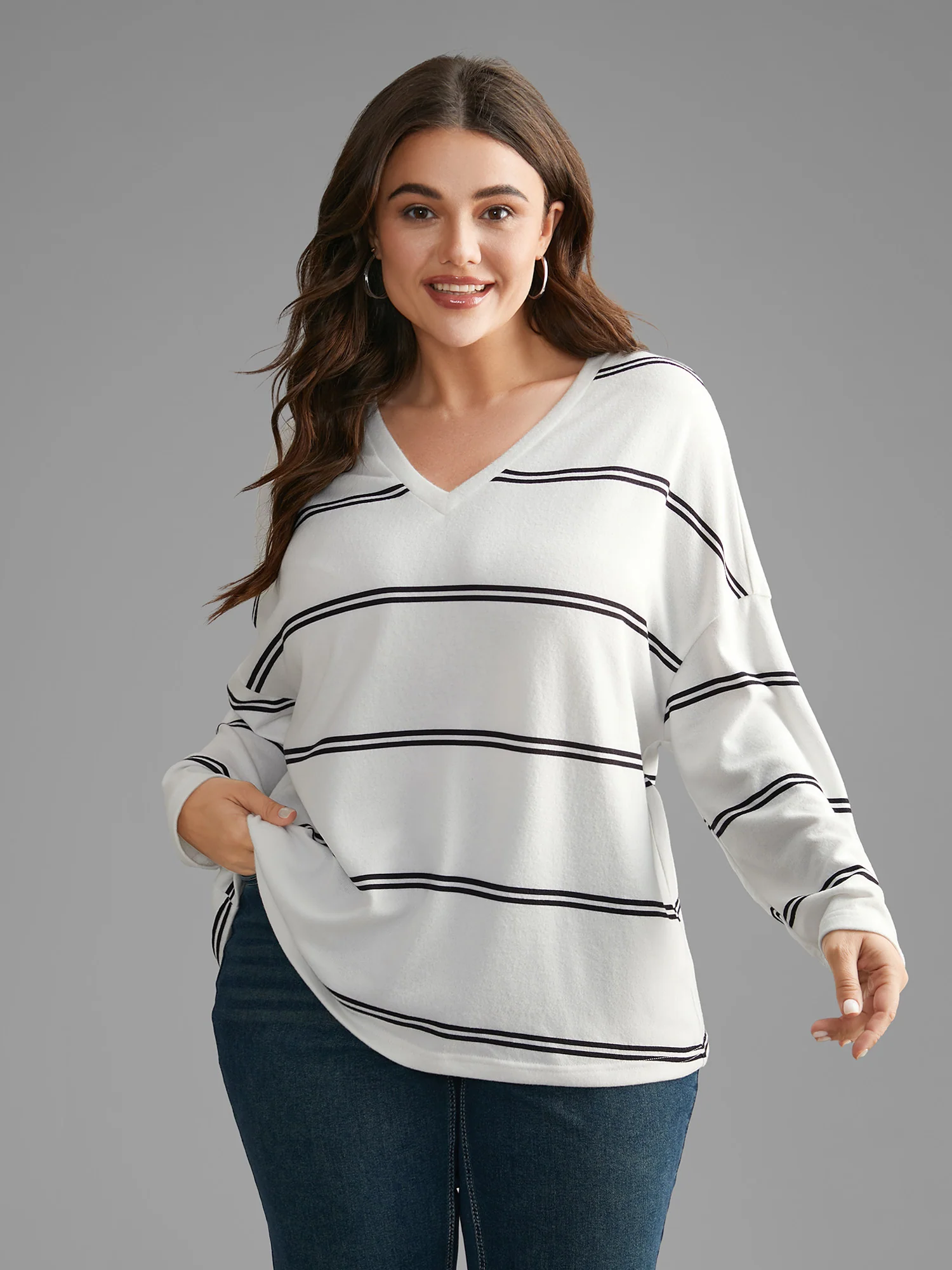 V Neck Contrast Striped Drop Shoulder T-shirt - Image 2