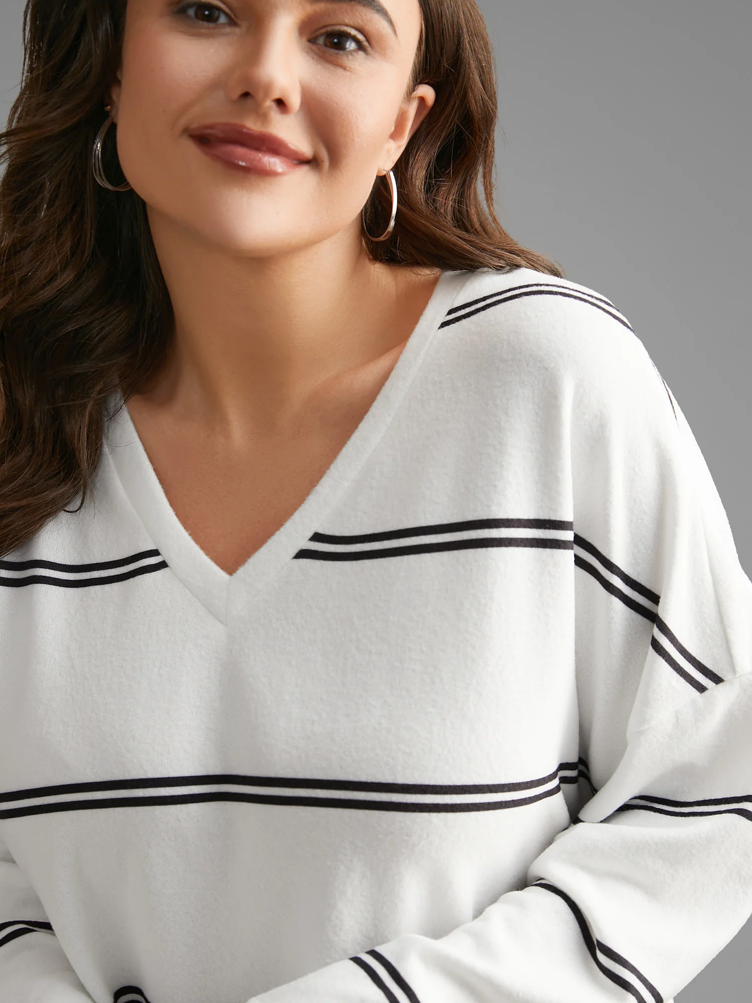 V Neck Contrast Striped Drop Shoulder T-shirt - Image 4