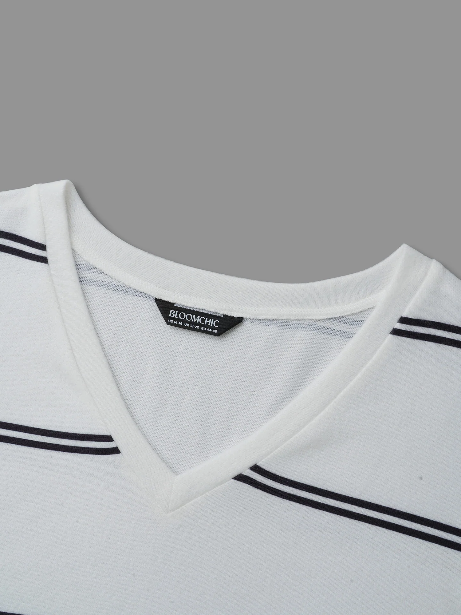 V Neck Contrast Striped Drop Shoulder T-shirt - Image 6