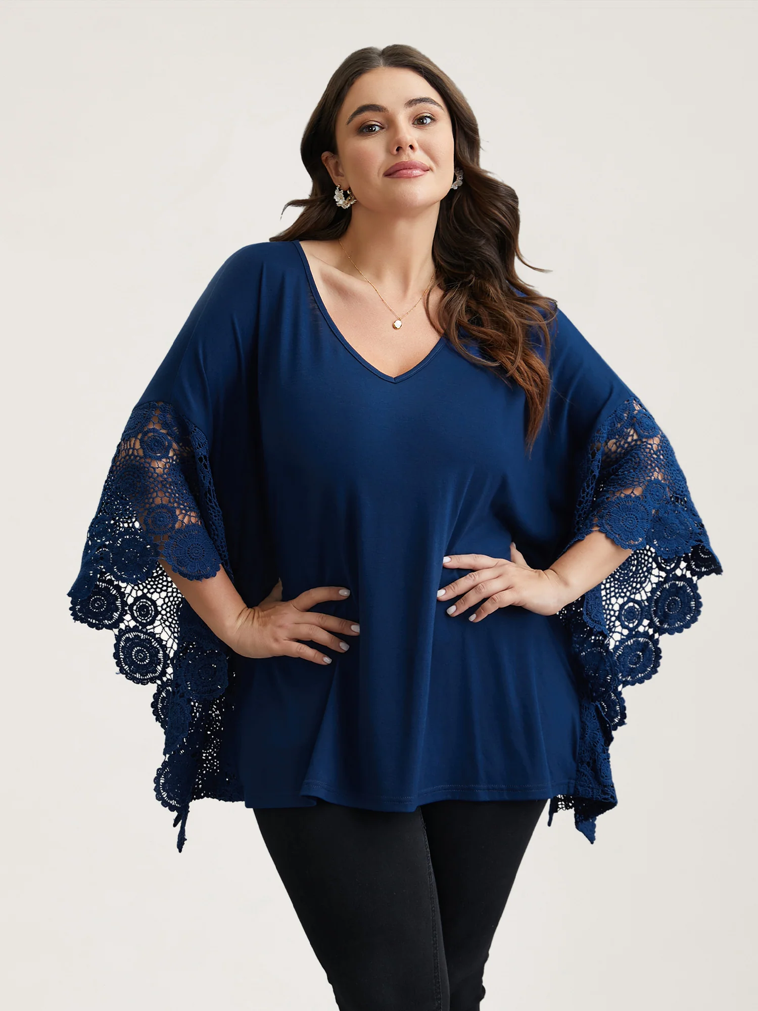 V-Neck Crochet Lace Batwing Sleeve T-Shirt - Image 3