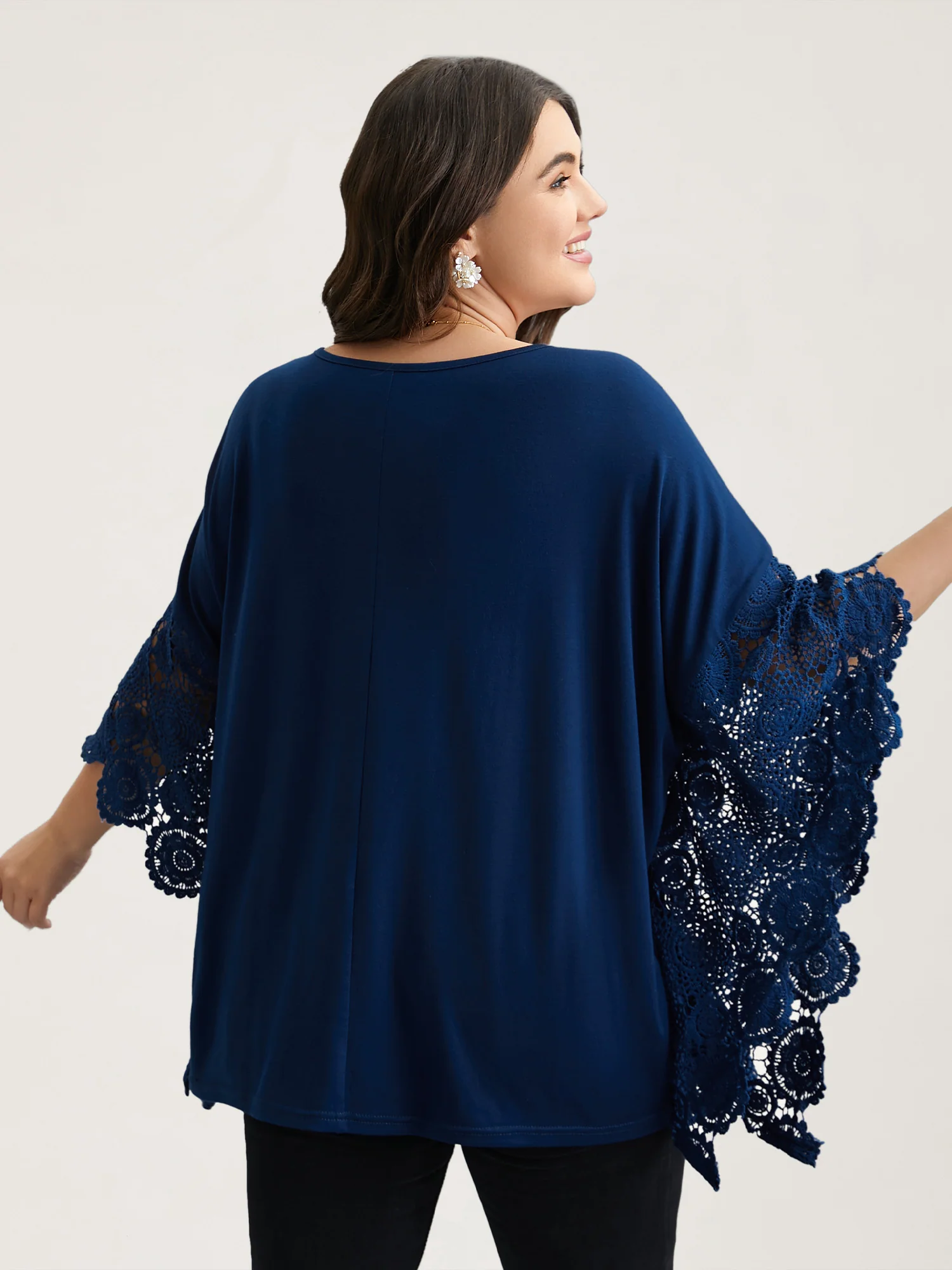 V-Neck Crochet Lace Batwing Sleeve T-Shirt - Image 4