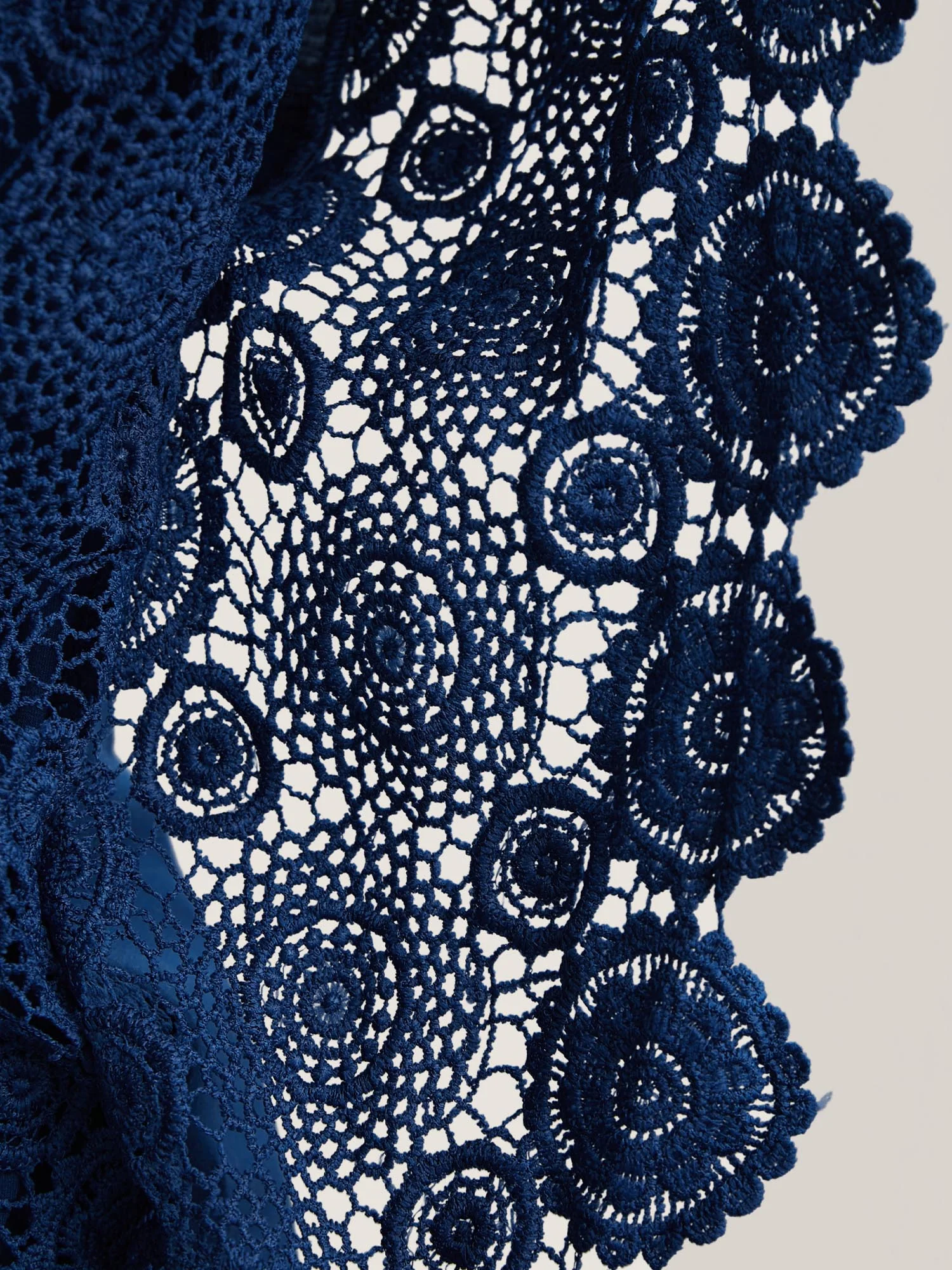 V-Neck Crochet Lace Batwing Sleeve T-Shirt - Image 6