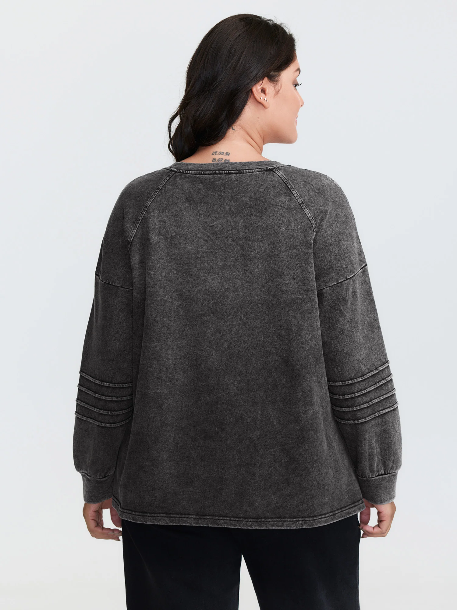 V-Neck Drop Shoulder Vintage Sweatshirt - Image 5