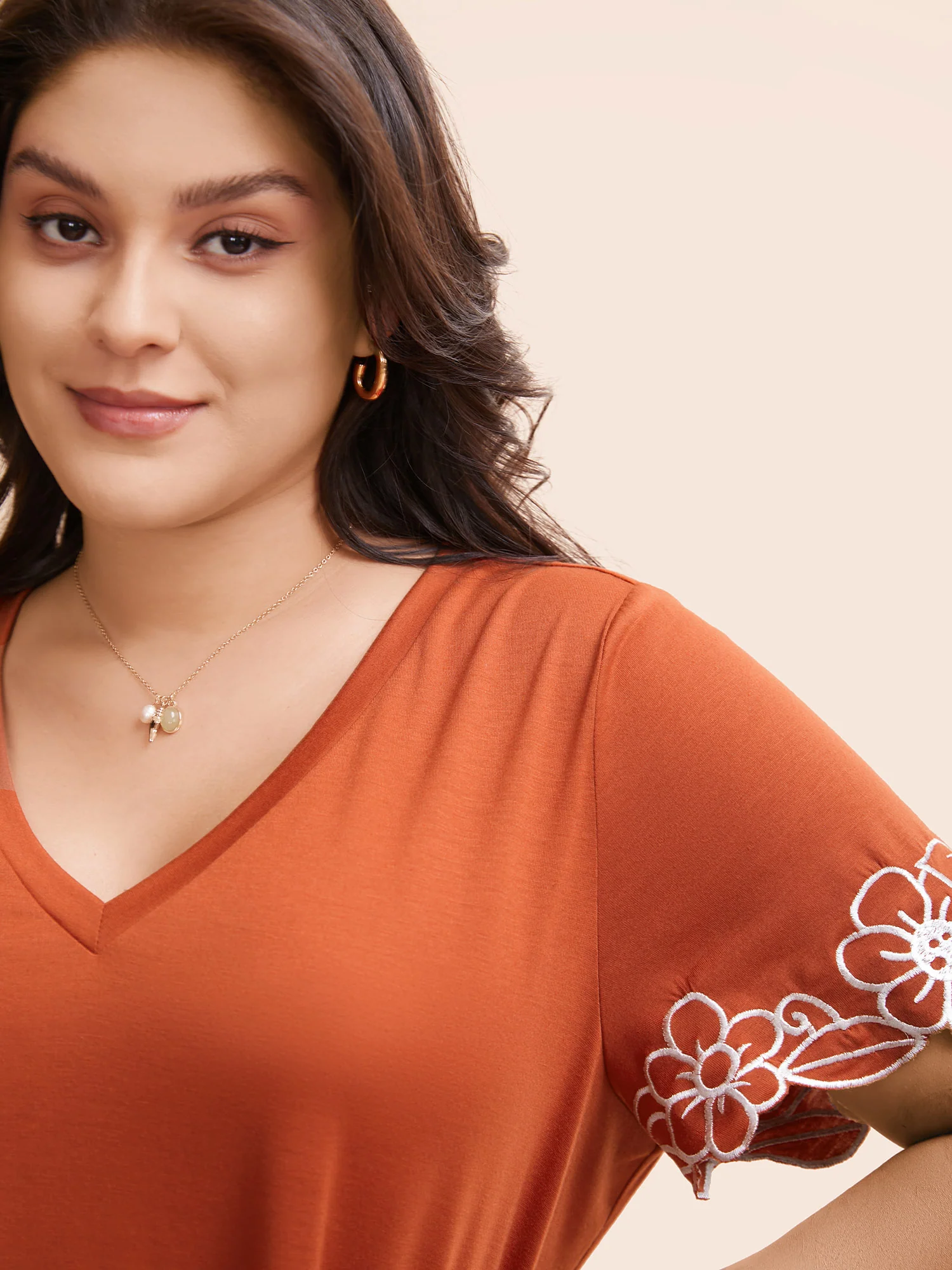 V Neck Floral Embroidered T-shirt - Image 2