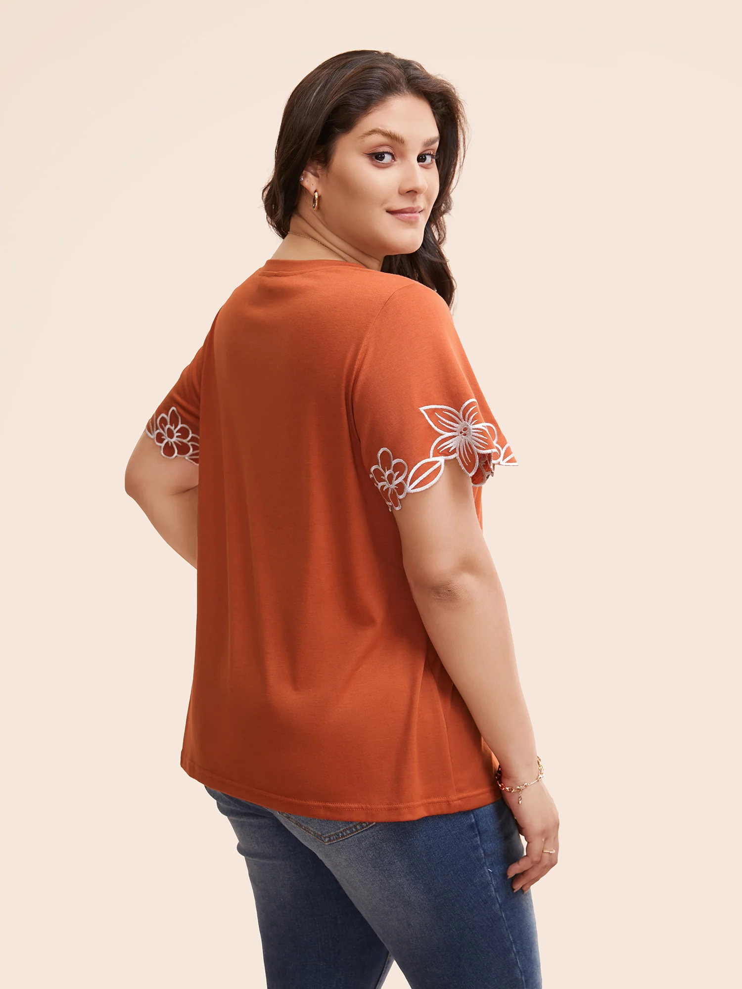 V Neck Floral Embroidered T-shirt - Image 4