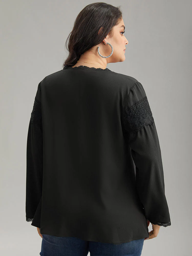 V Neck Lace Panel Gathered Blouse - Image 2