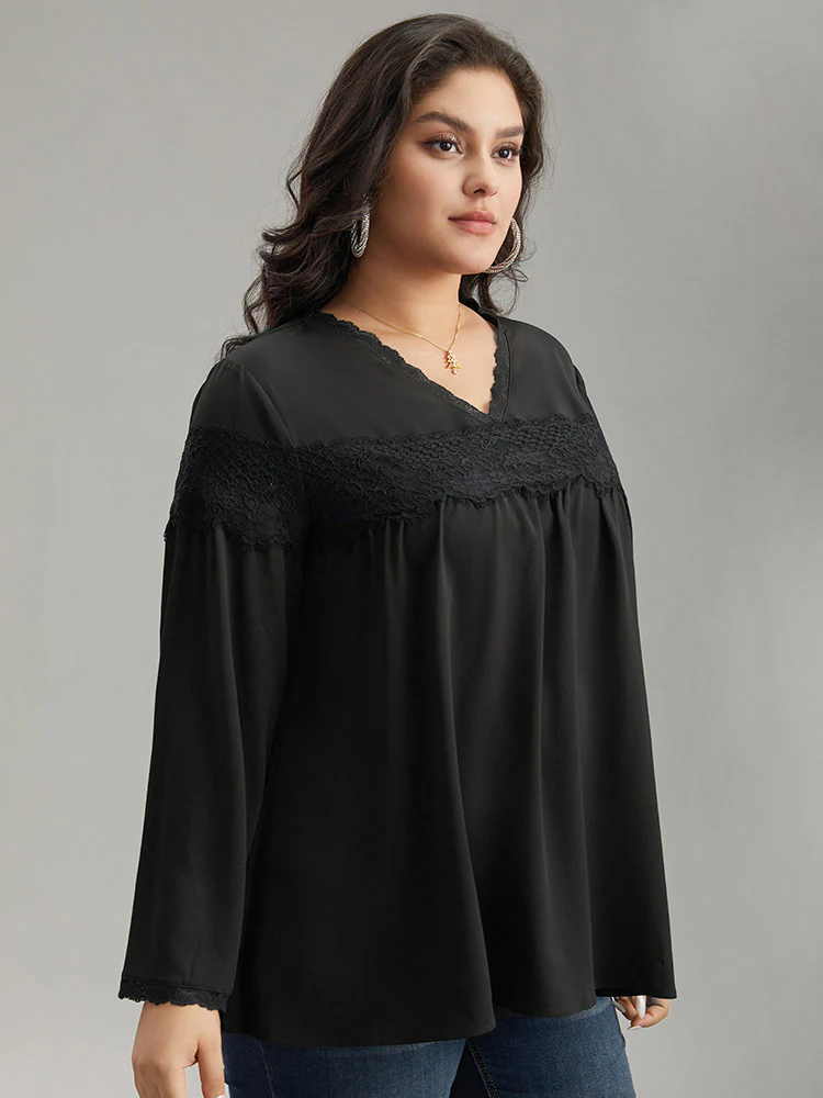 V Neck Lace Panel Gathered Blouse - Image 3