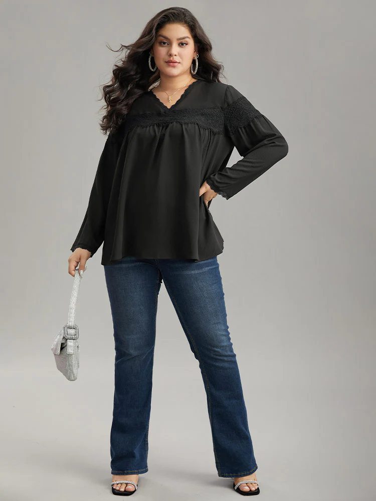 V Neck Lace Panel Gathered Blouse - Image 4