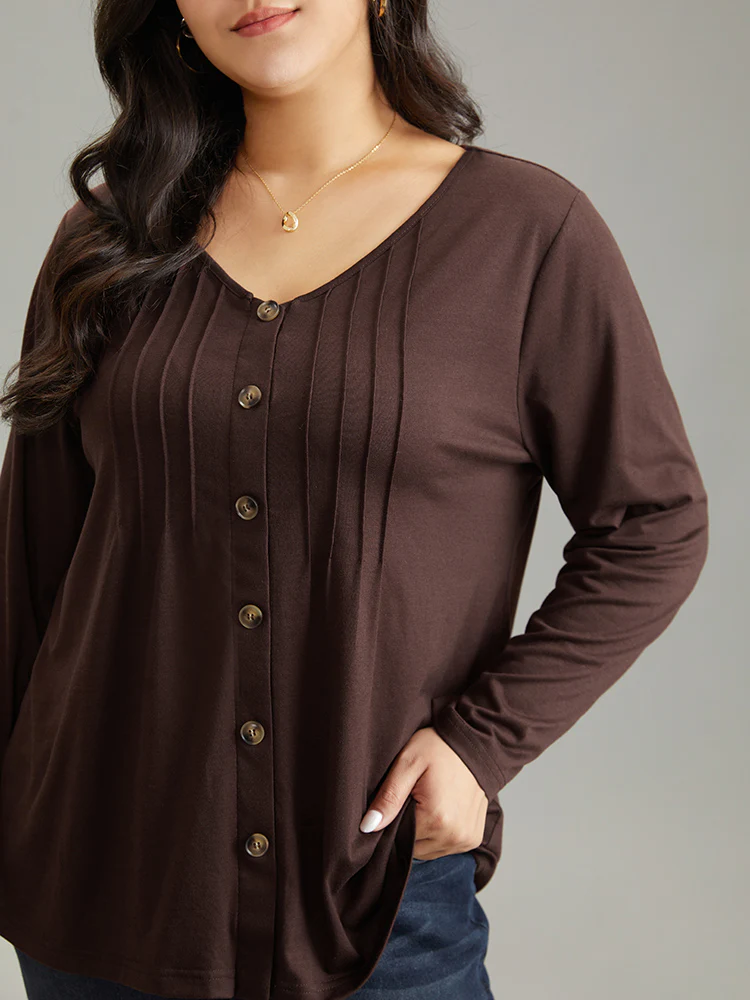V Neck Solid Pleated Button Detail T-shirt - Image 4