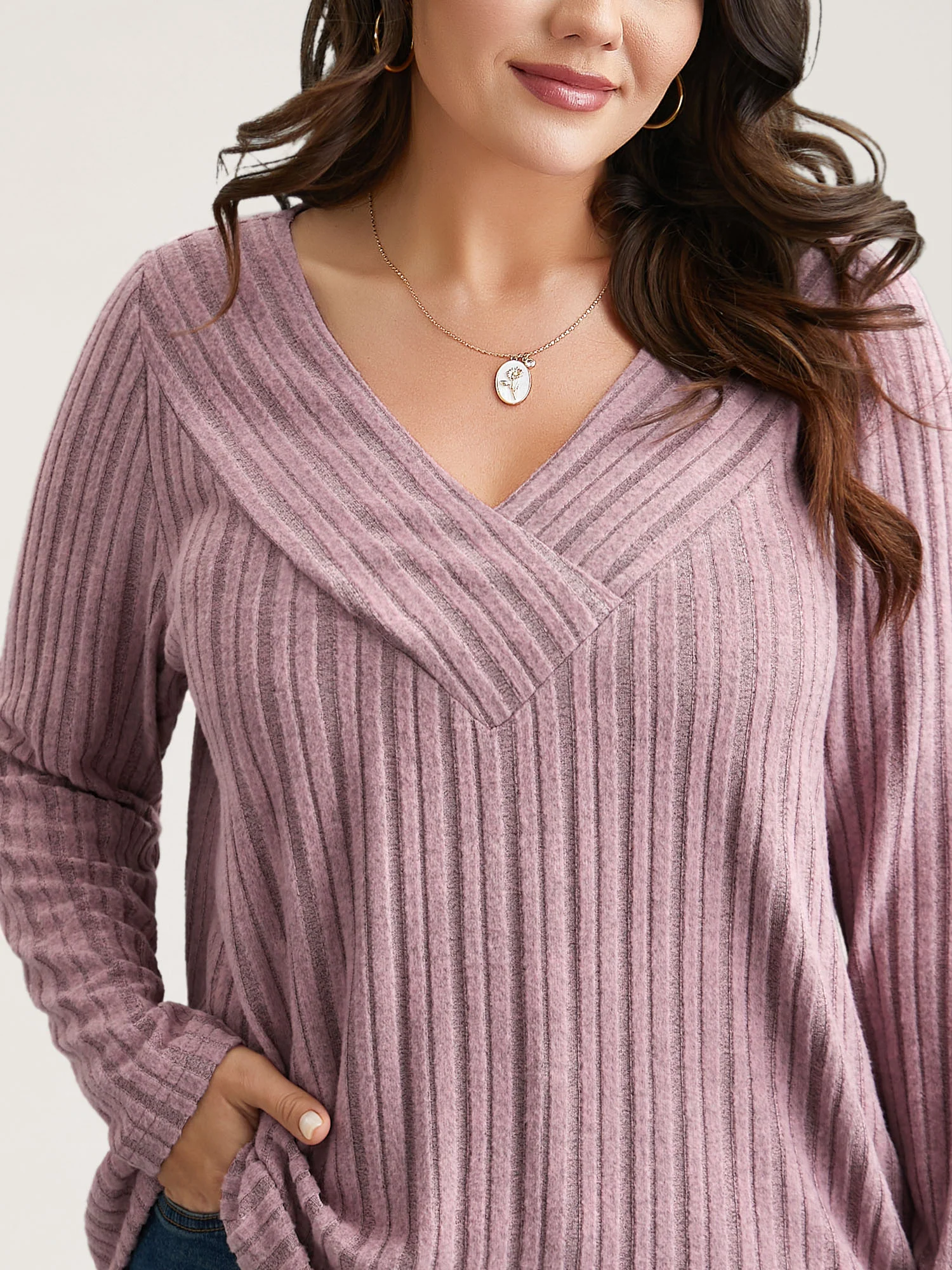 V-Neck Textured Pit Strip Fitted T-Shirt - Image 5