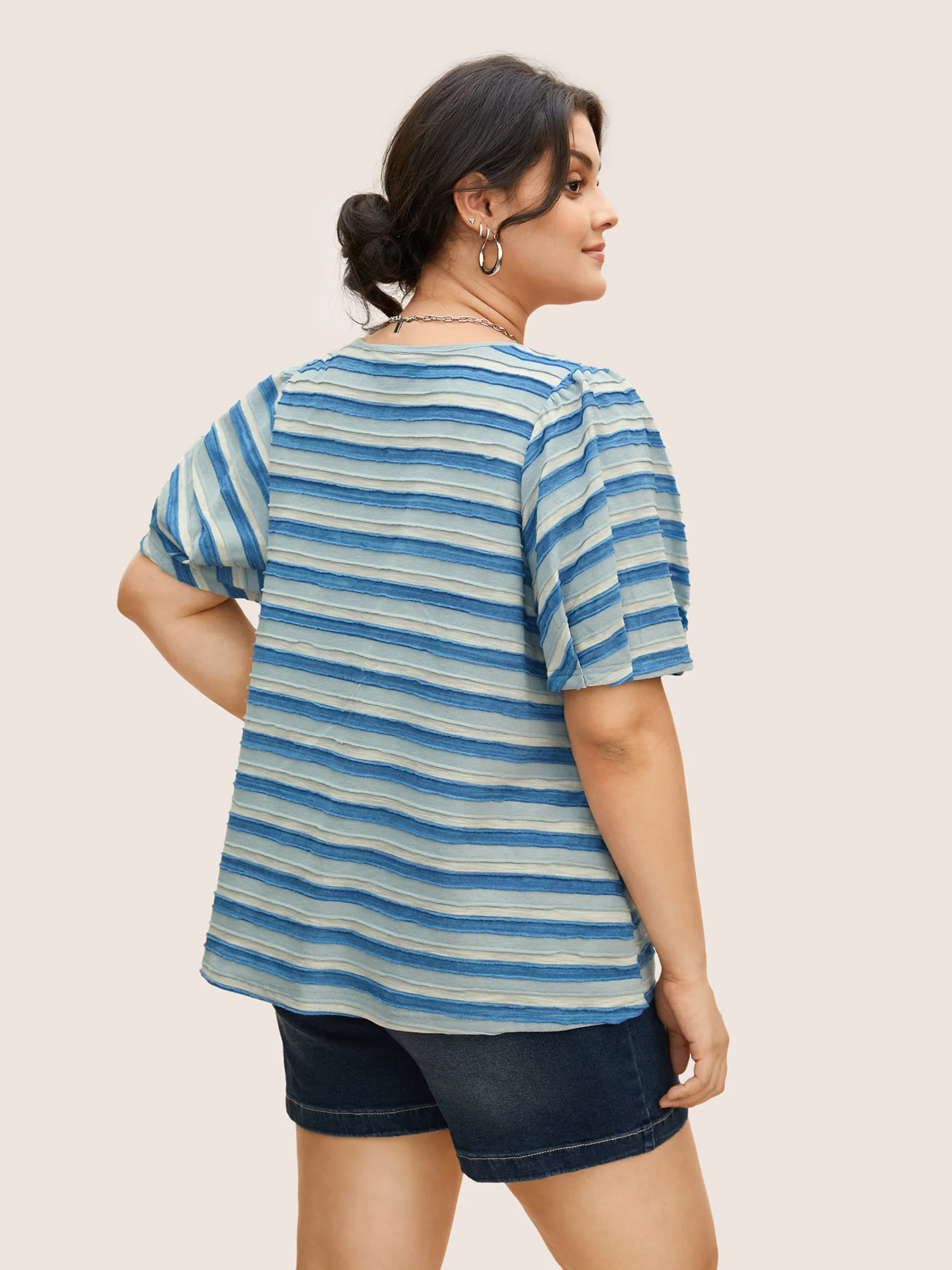V Neck Textured Striped Tie Knot T-shirt - Image 10