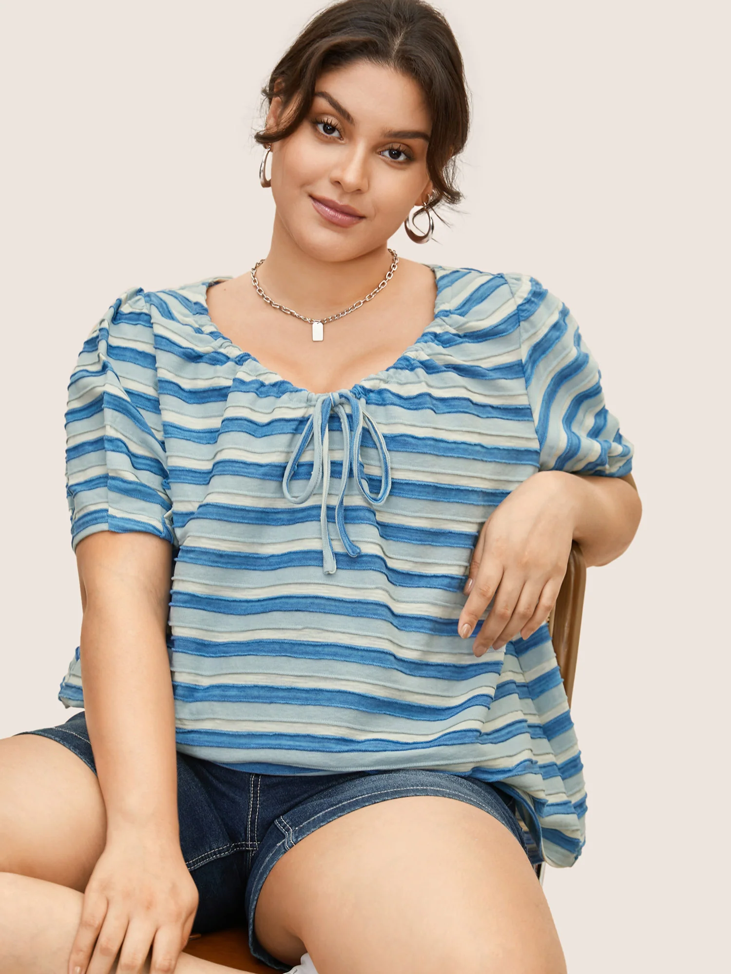 V Neck Textured Striped Tie Knot T-shirt - Image 6