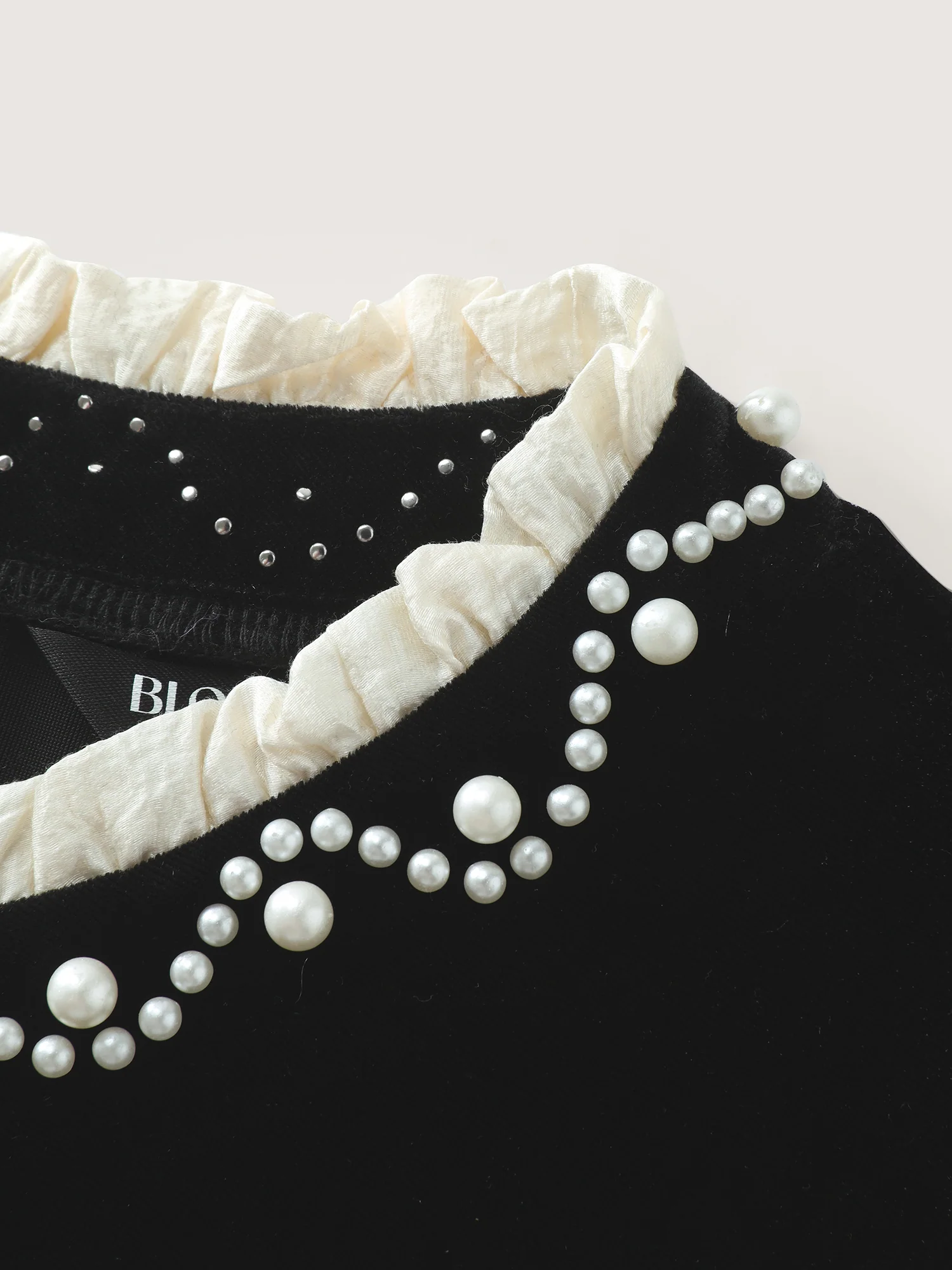 Velvet Contrast Pearl Detail Midi Dress - Image 5