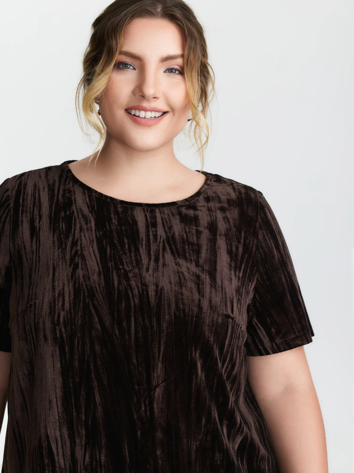 Velvet Contrast Round Neck T-Shirt - Image 2