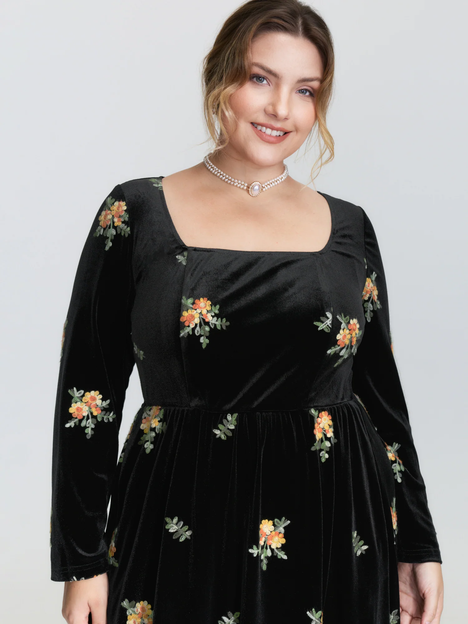Velvet Floral Embroidered Pockets Midi Dress - Image 2