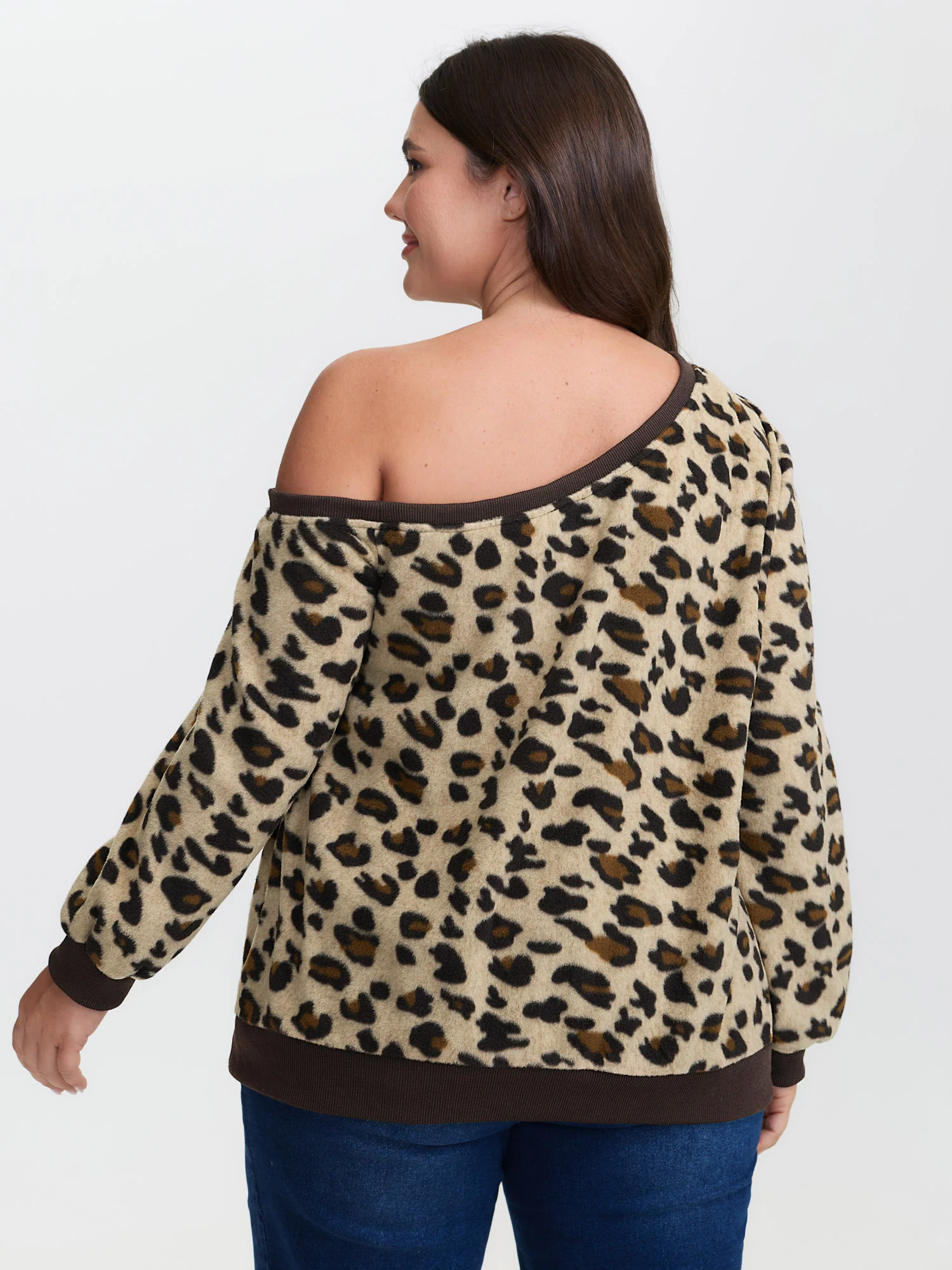 Velvety Leopard Print One-Shoulder Sweatshirt - Image 4