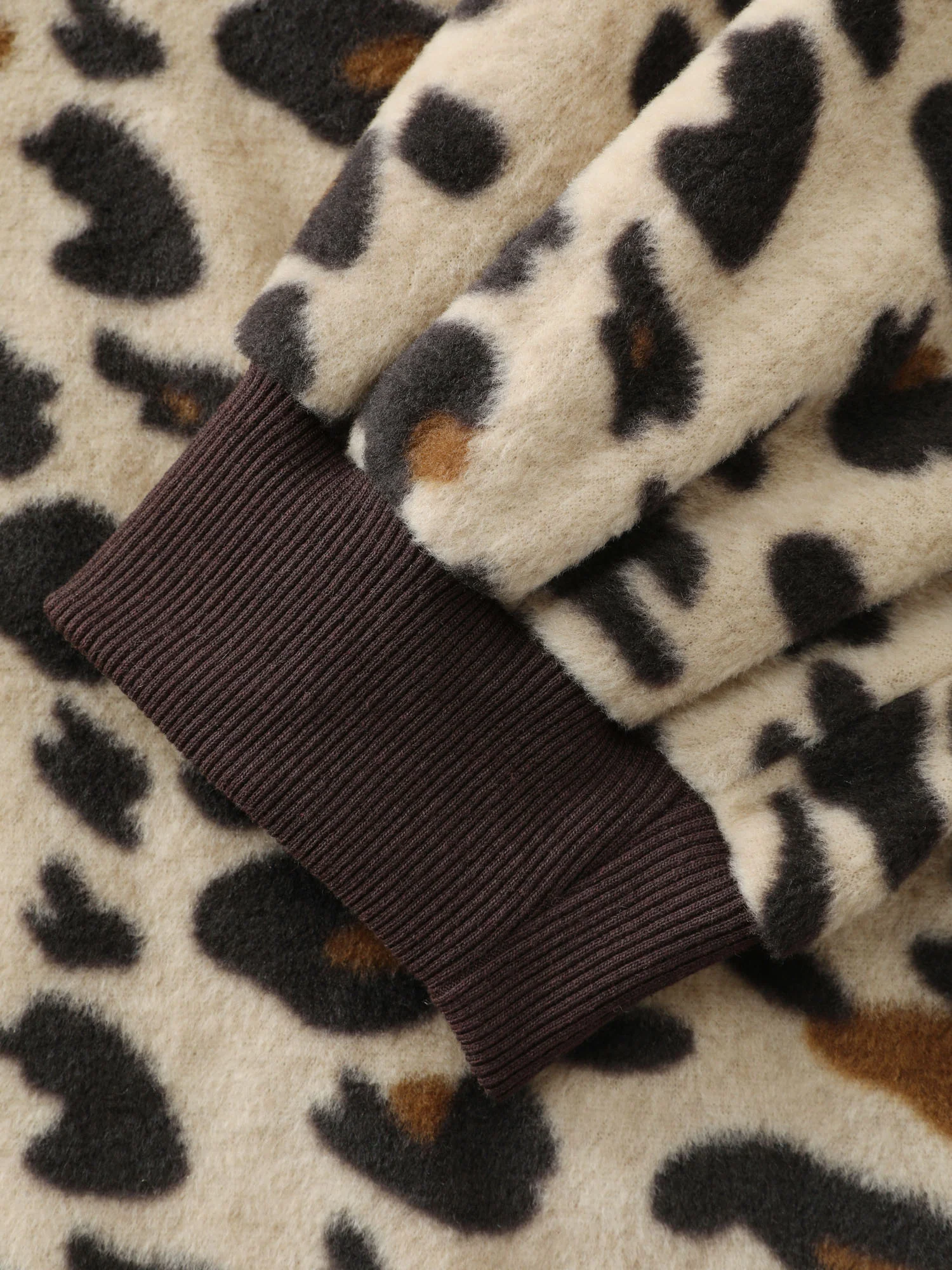 Velvety Leopard Print One-Shoulder Sweatshirt - Image 6