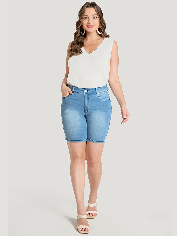 Very Stretchy High Rise Light Wash Contrast Lace Denim Shorts - Image 3