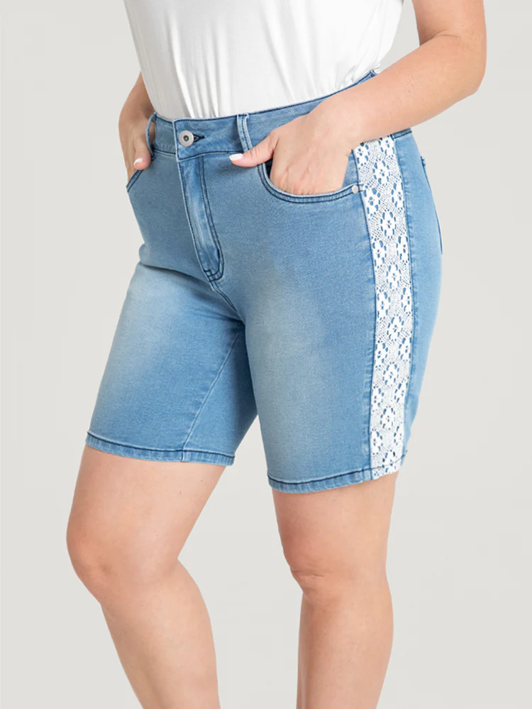 Very Stretchy High Rise Light Wash Contrast Lace Denim Shorts - Image 4