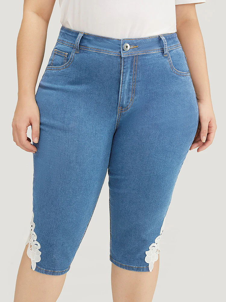 Very Stretchy High Rise Medium Wash Guipure Lace Knee Denim Shorts - Image 4