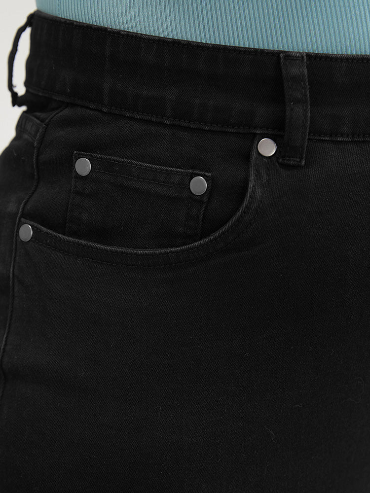 Very Stretchy High Rise Black Wash Rivet Detail Knee Denim Shorts - Image 10