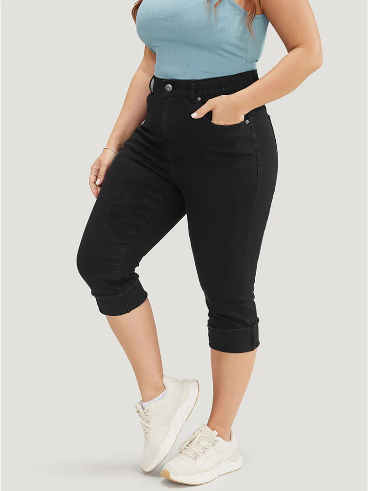 Very Stretchy High Rise Black Wash Rivet Detail Knee Denim Shorts - Image 3
