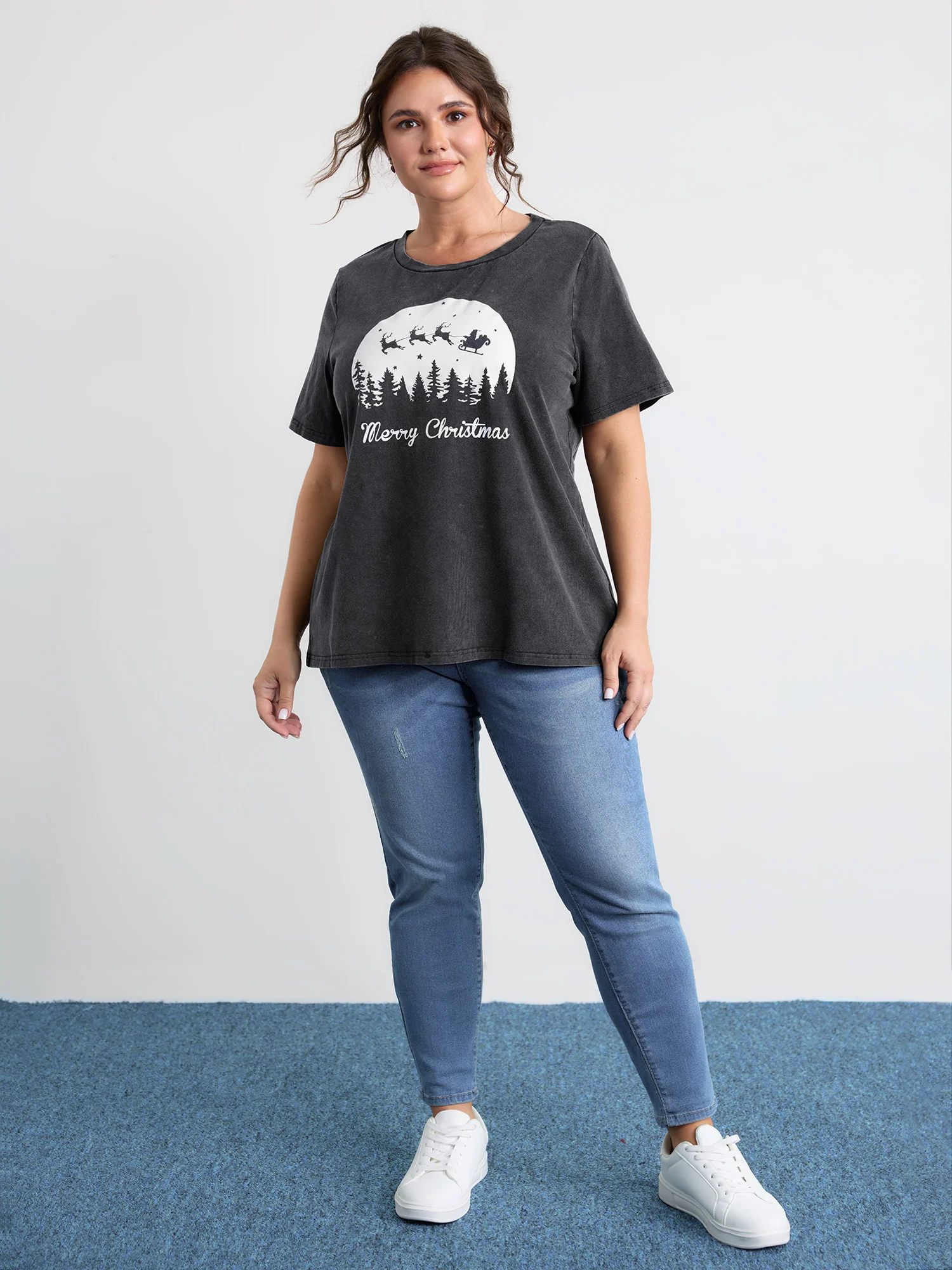 Vintage Cozy Merry Christmas Round Neck T-Shirt - Image 3